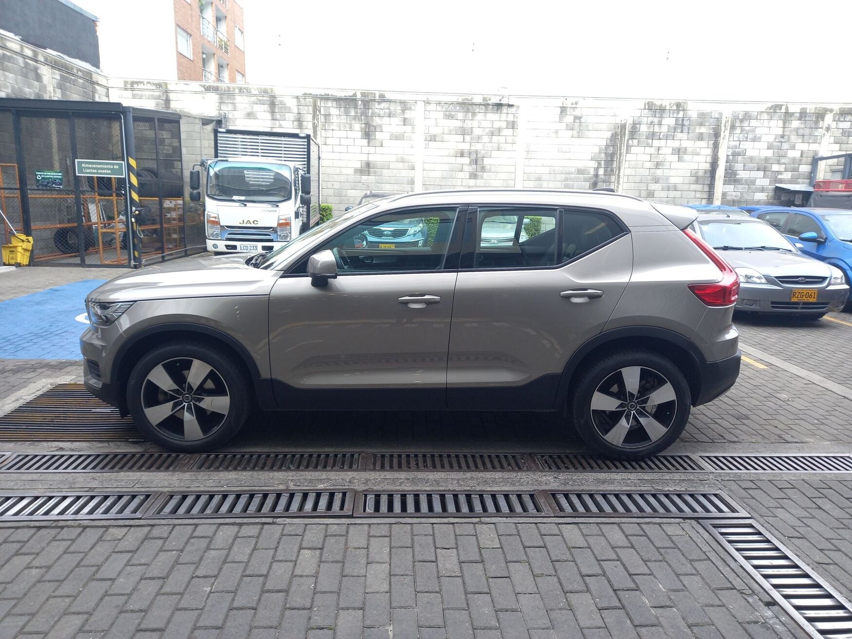 VOLVO XC40 2022