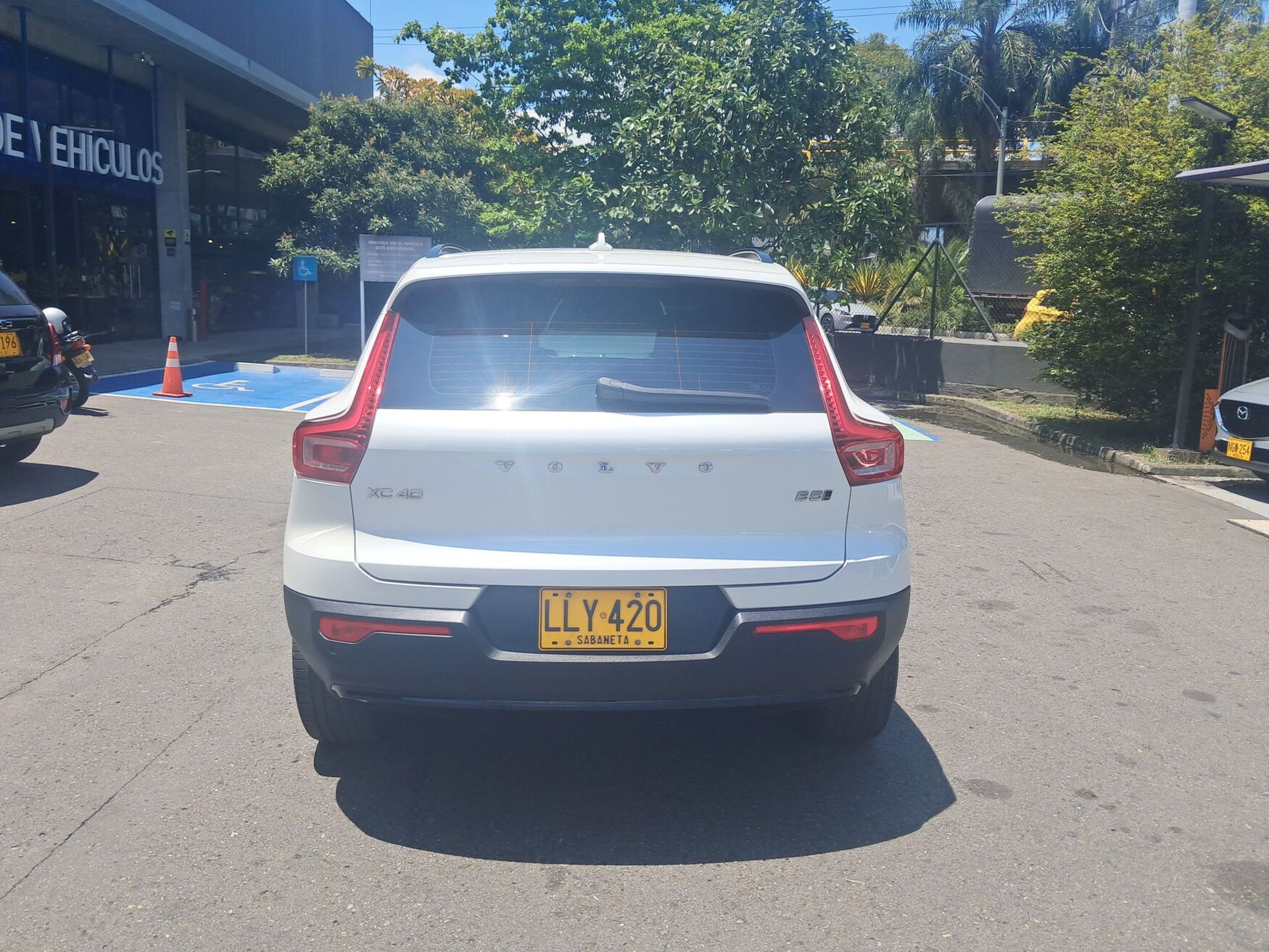 VOLVO XC40 2023