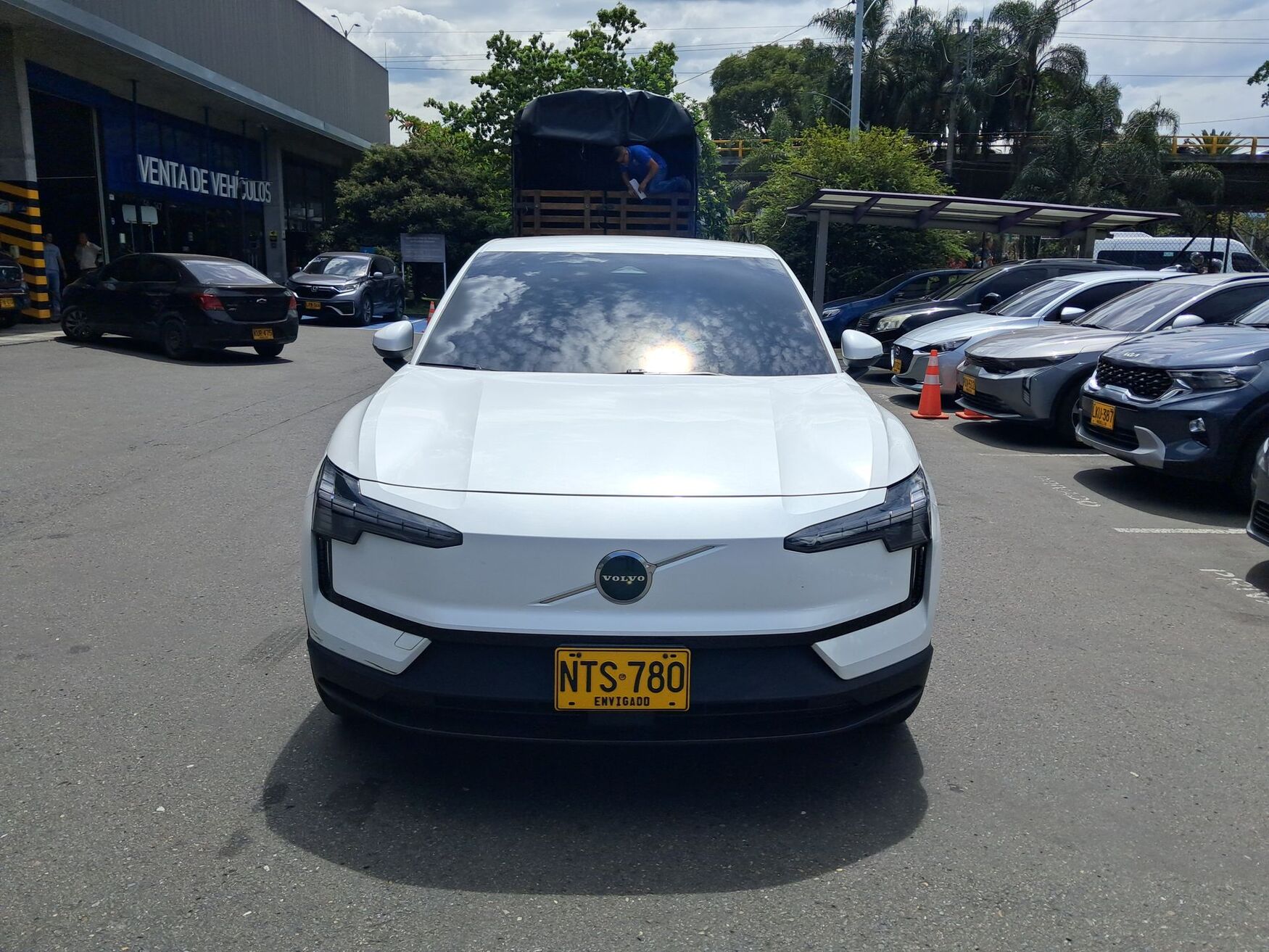 VOLVO XC30 2024