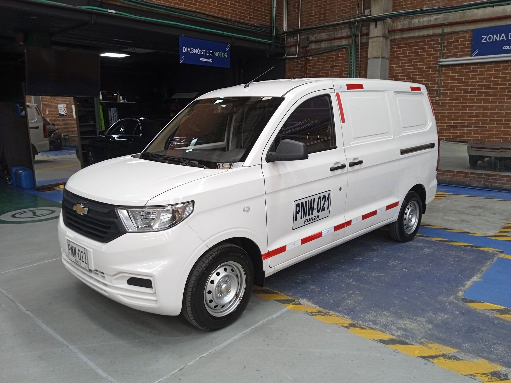 CHEVROLET N400 2025
