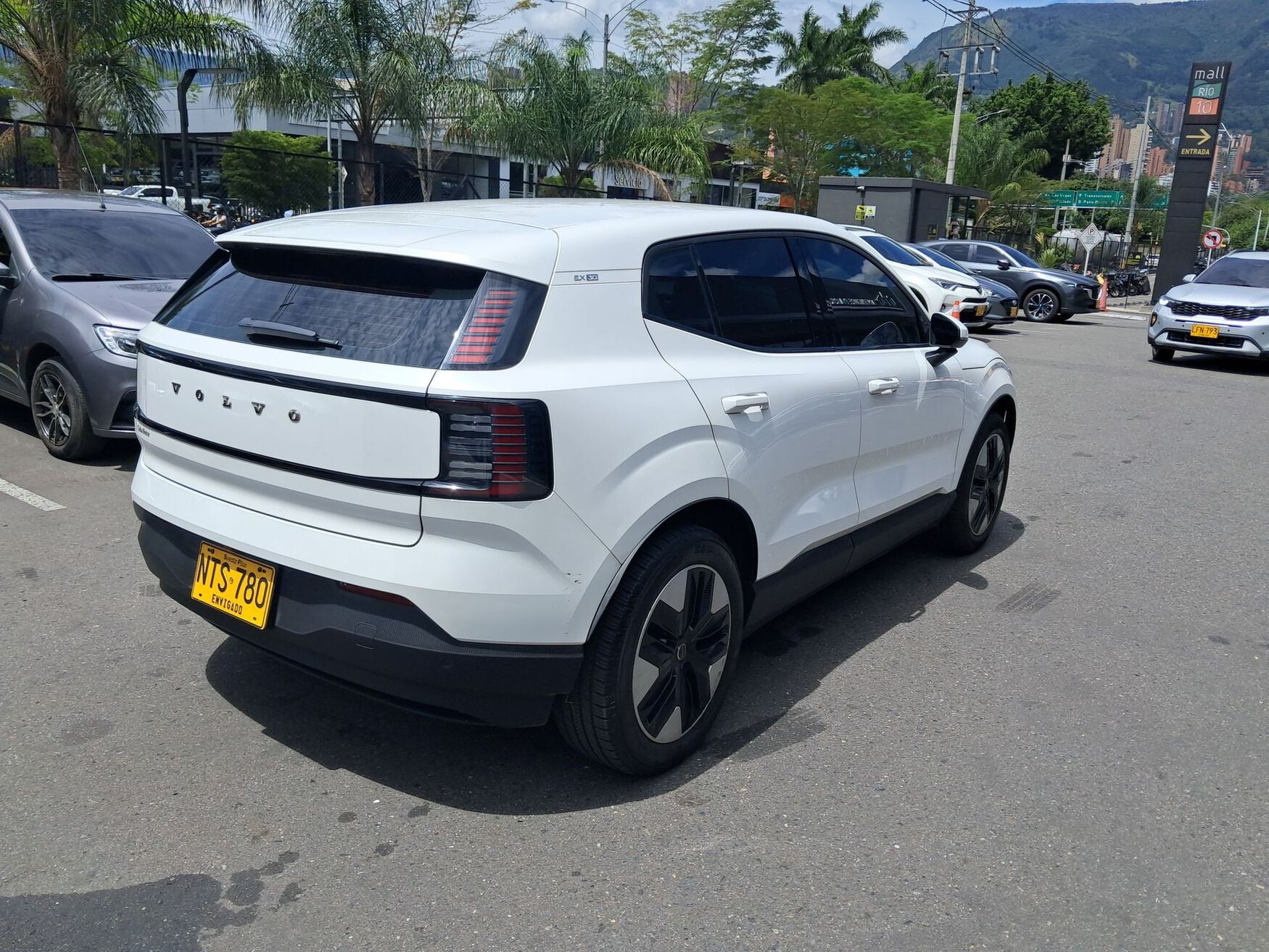 VOLVO XC30 2024