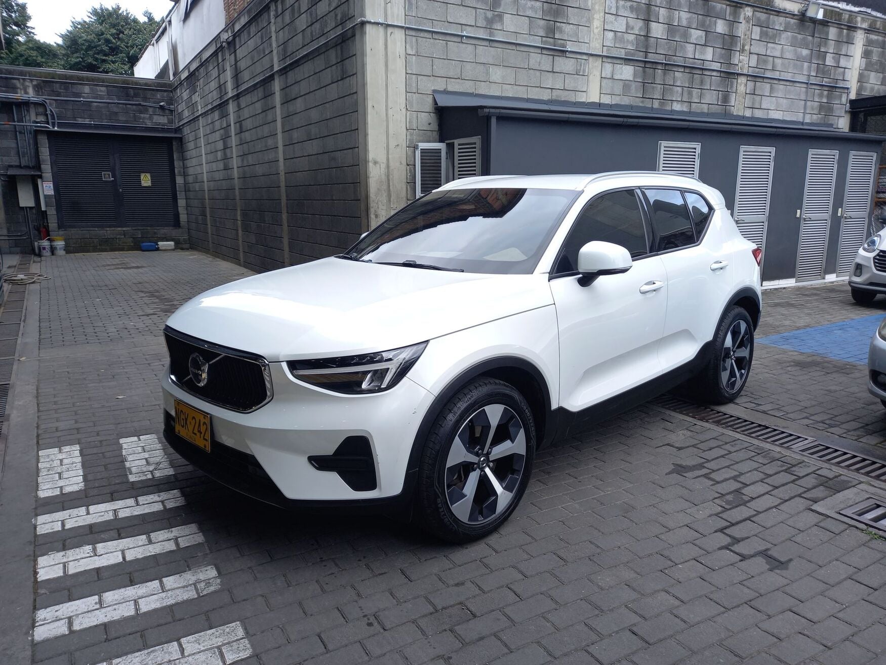 VOLVO XC40 2023