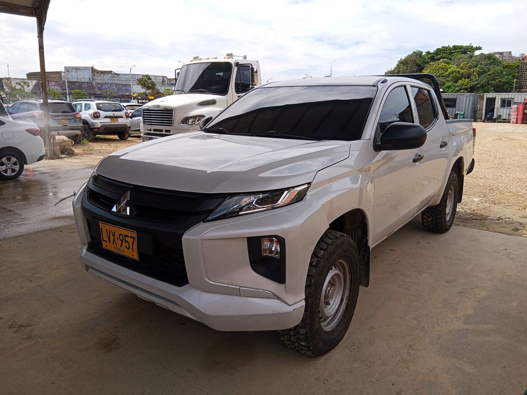 MITSUBISHI L200 2023