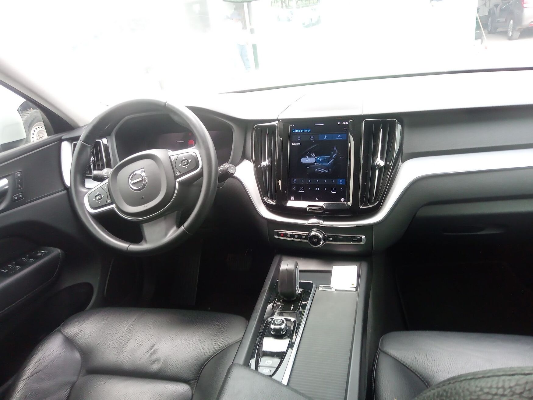 VOLVO XC60 2022