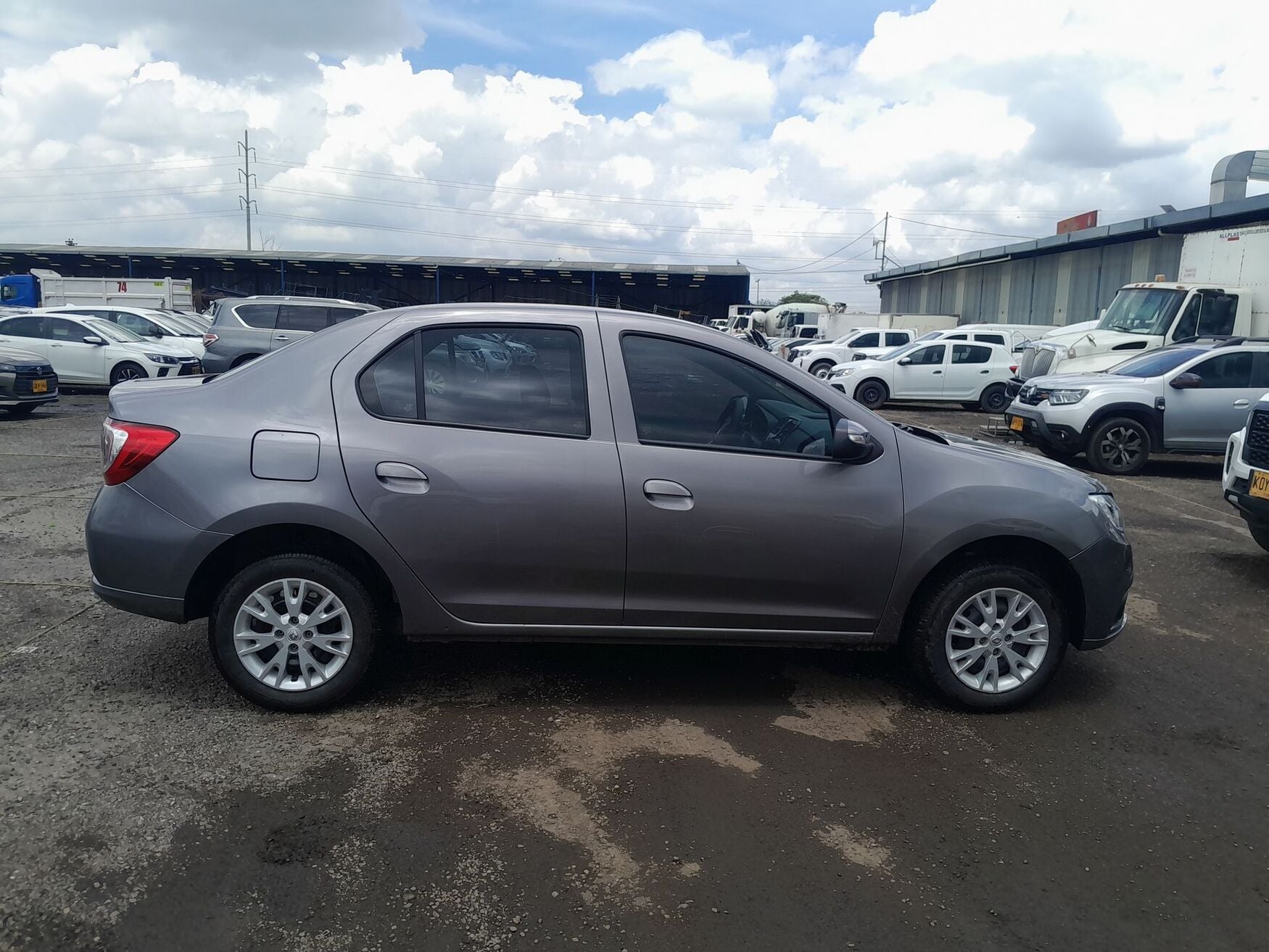 RENAULT LOGAN 2026