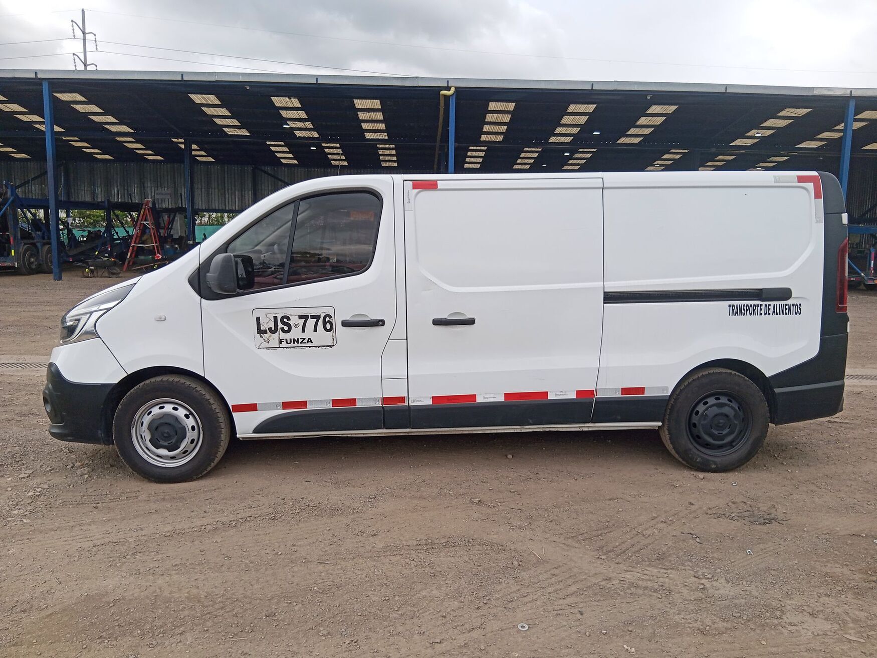 RENAULT TRAFIC 2023
