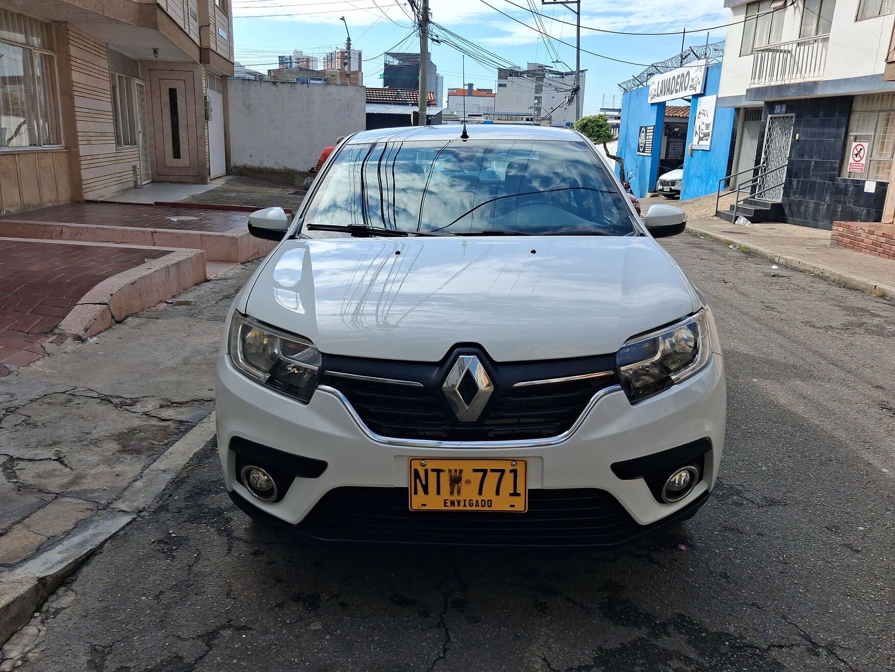 RENAULT LOGAN 2024