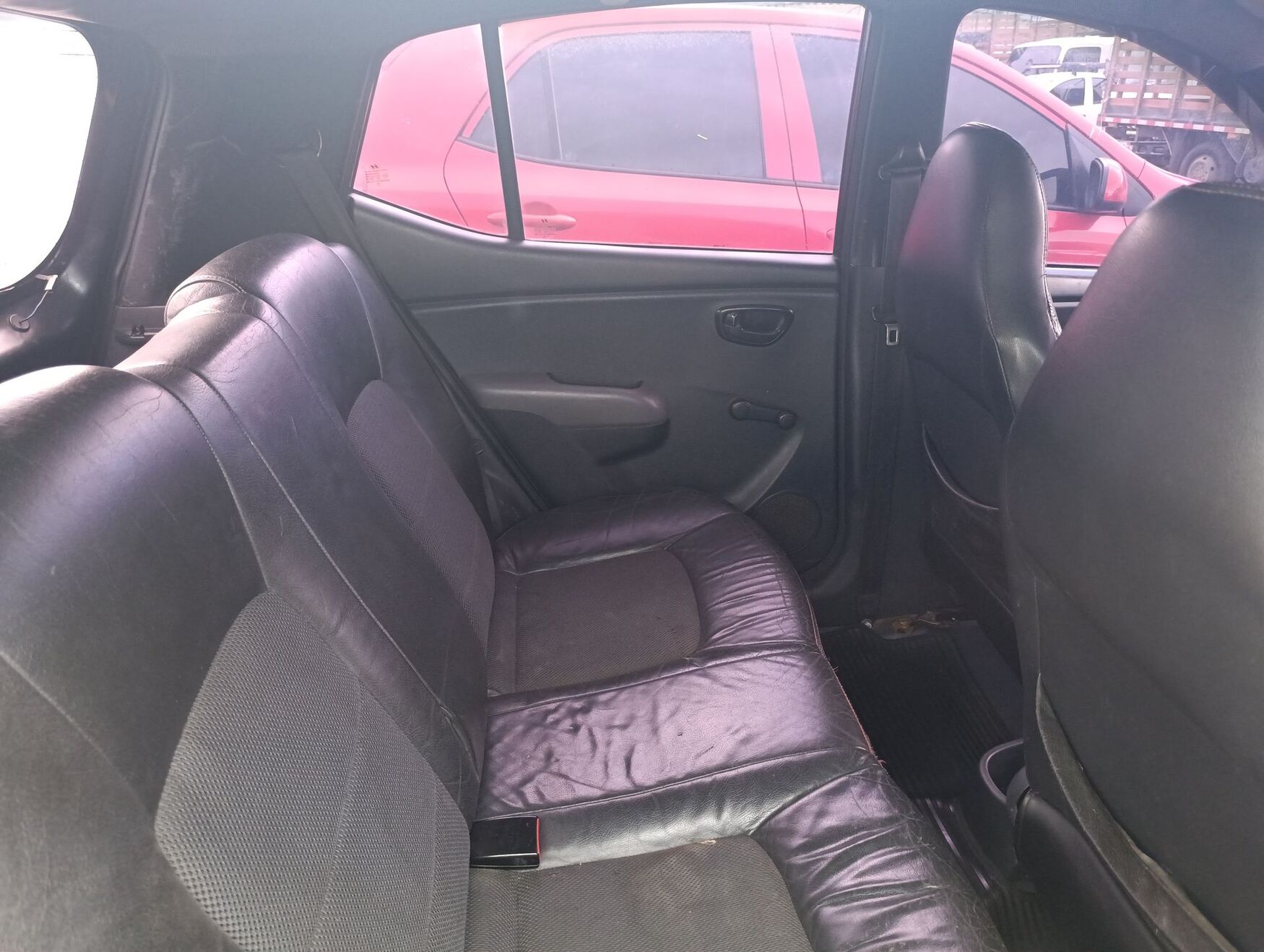HYUNDAI I101100 2013