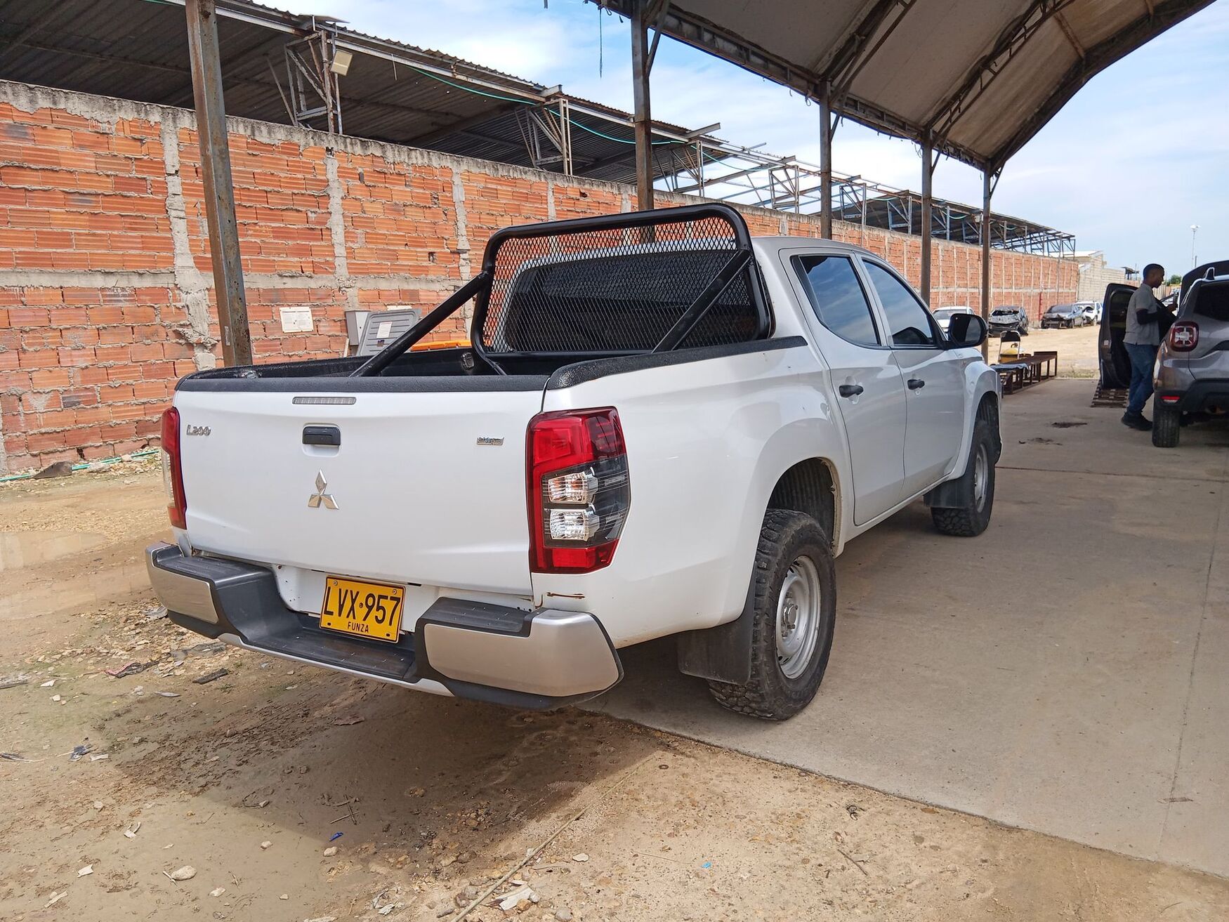 MITSUBISHI L200 2023