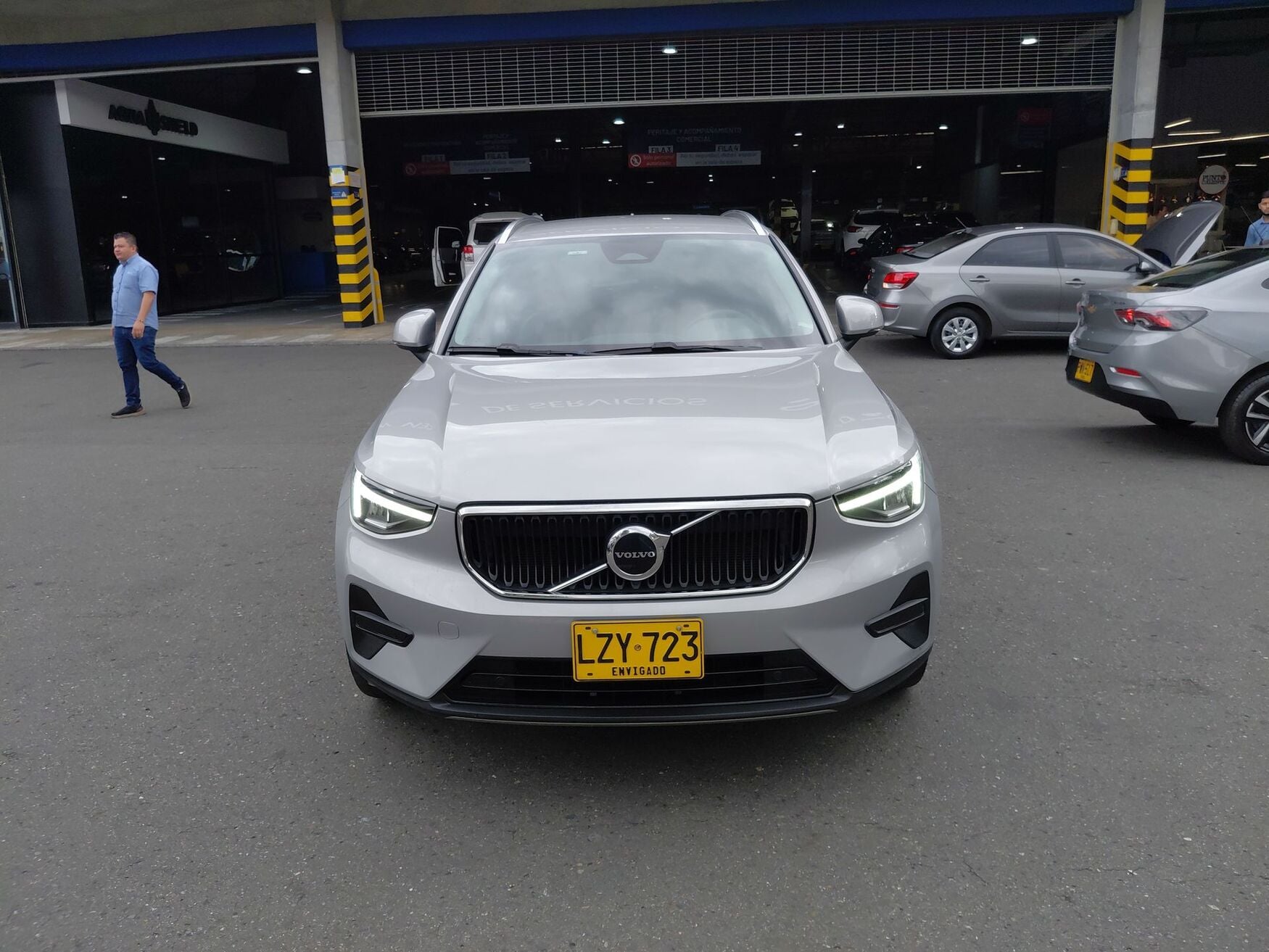 VOLVO XC40 2023
