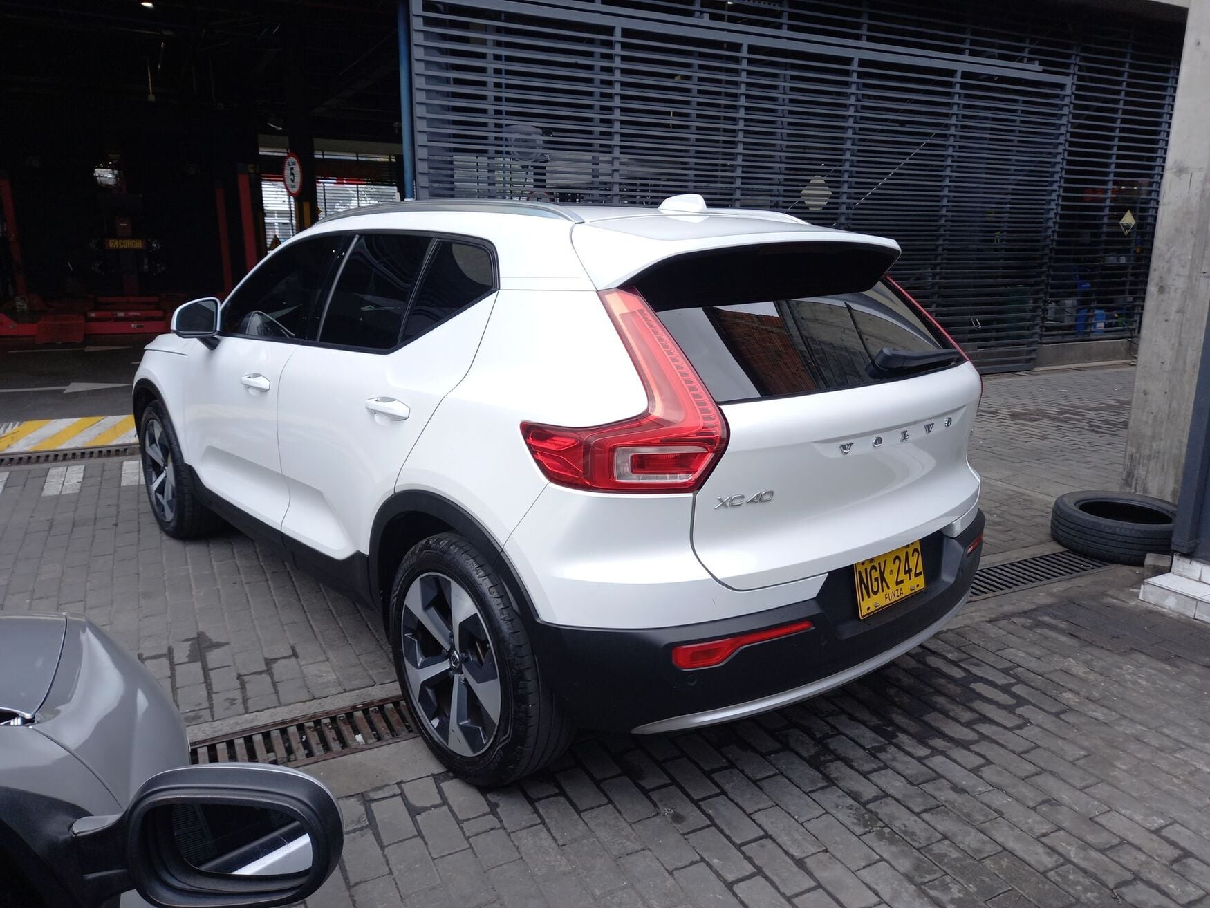VOLVO XC40 2023