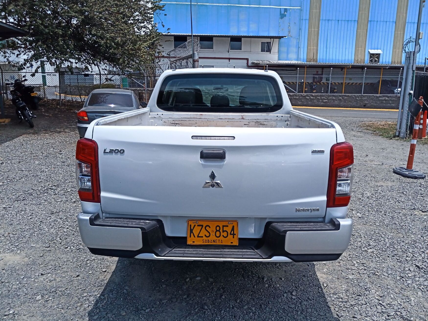 MITSUBISHI L200 2023