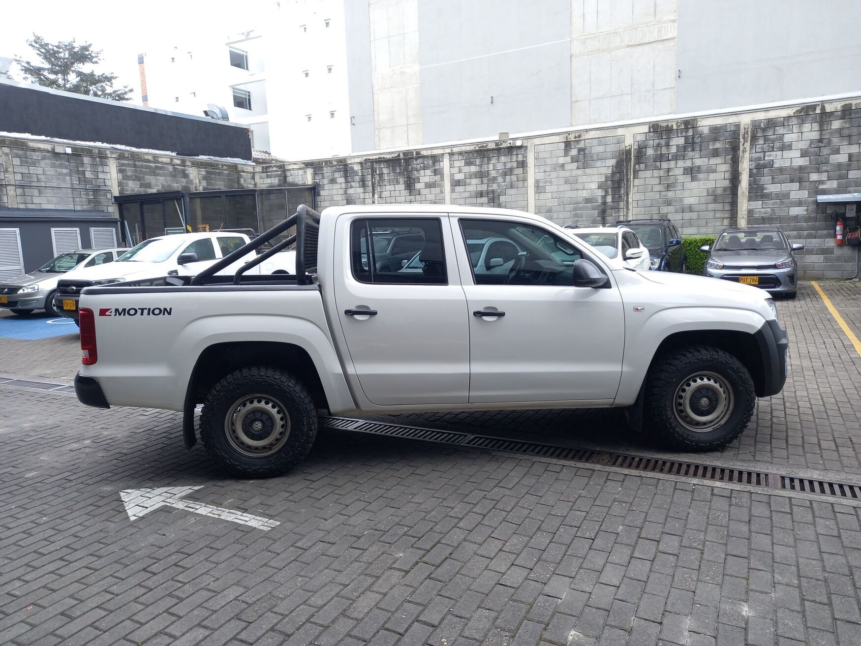 VOLKSWAGEN AMAROK 2023