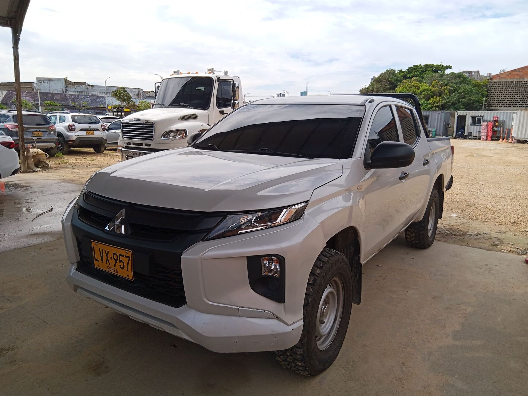 MITSUBISHI L200 2023