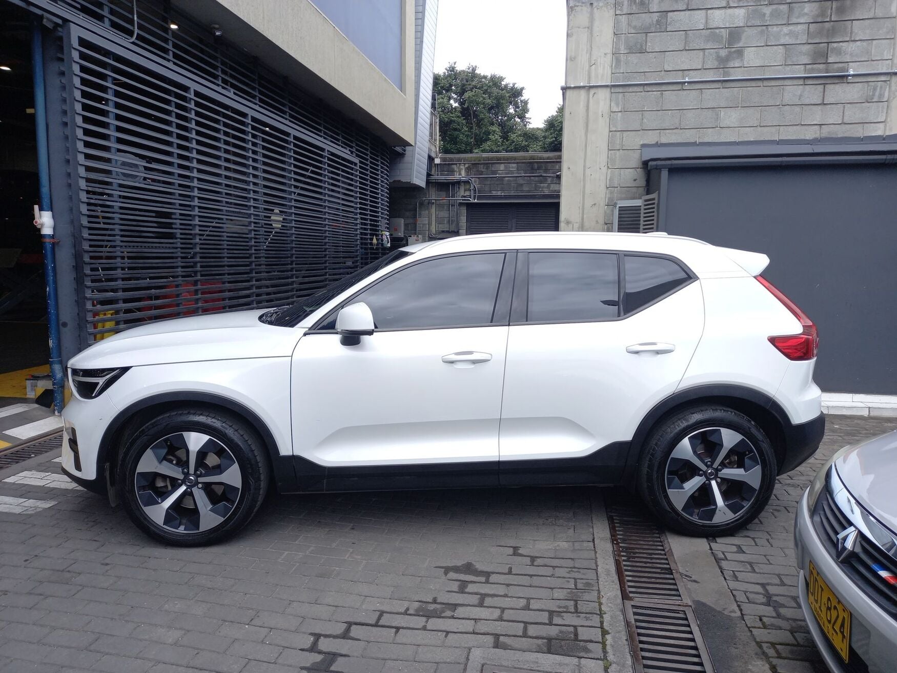 VOLVO XC40 2023