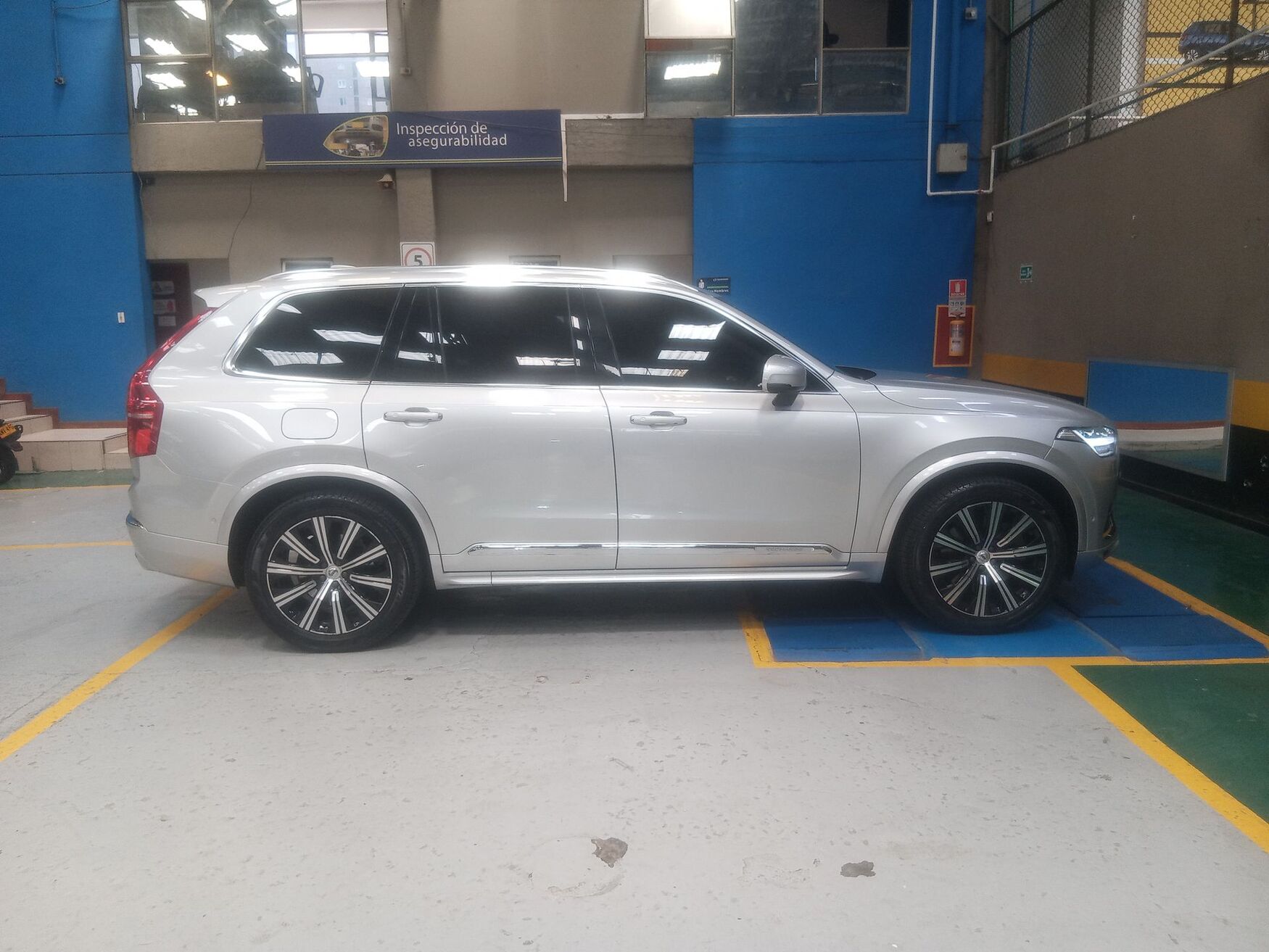 VOLVO XC90 2021