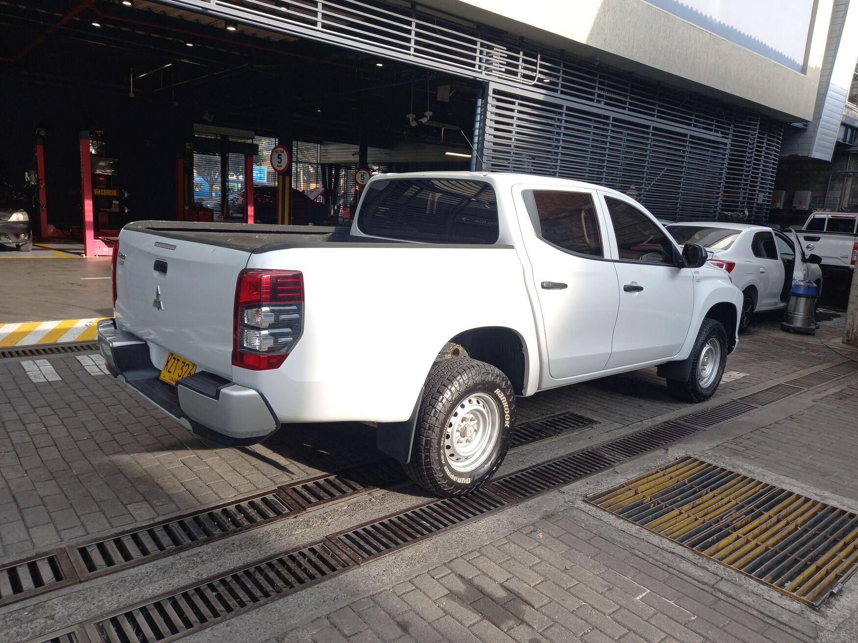 MITSUBISHI L200 2023