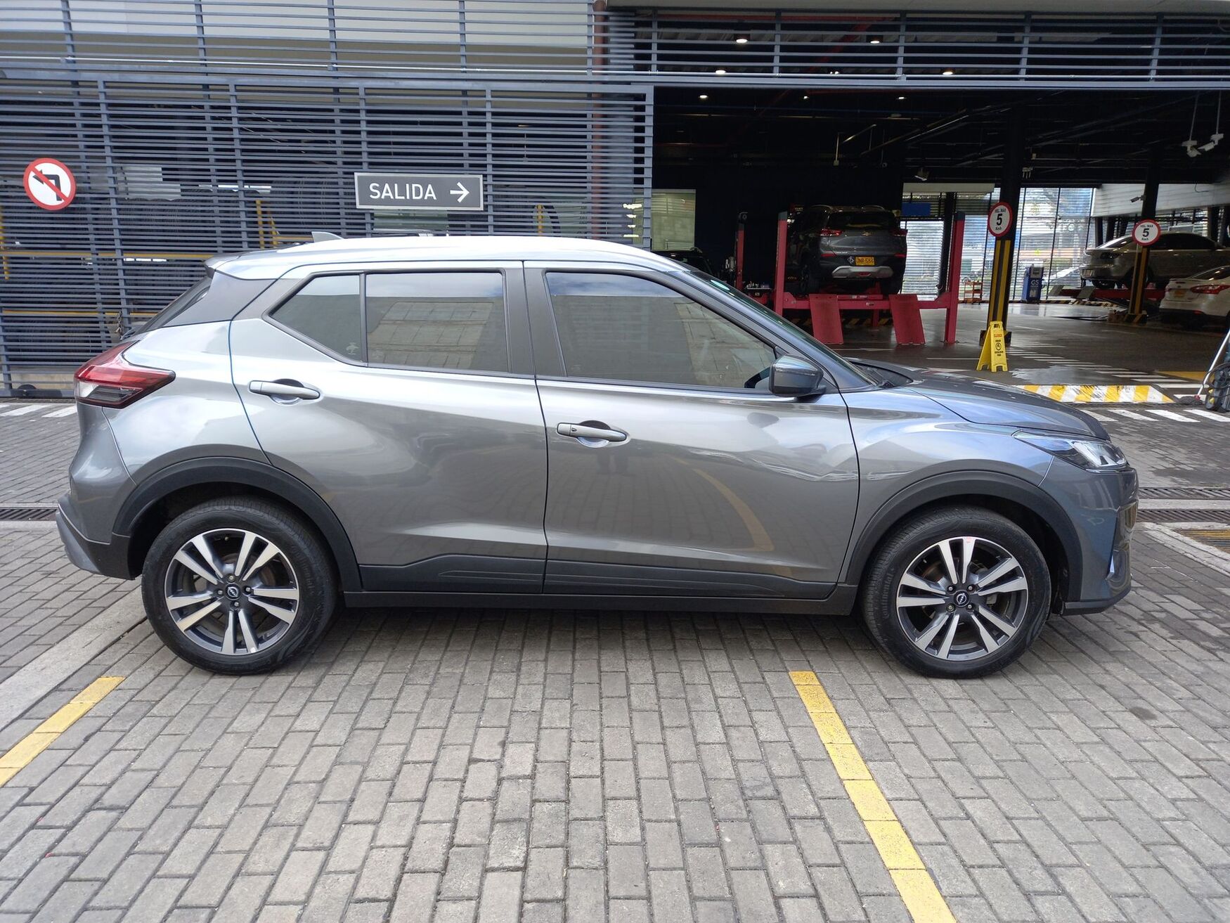 NISSAN KICKS 2026