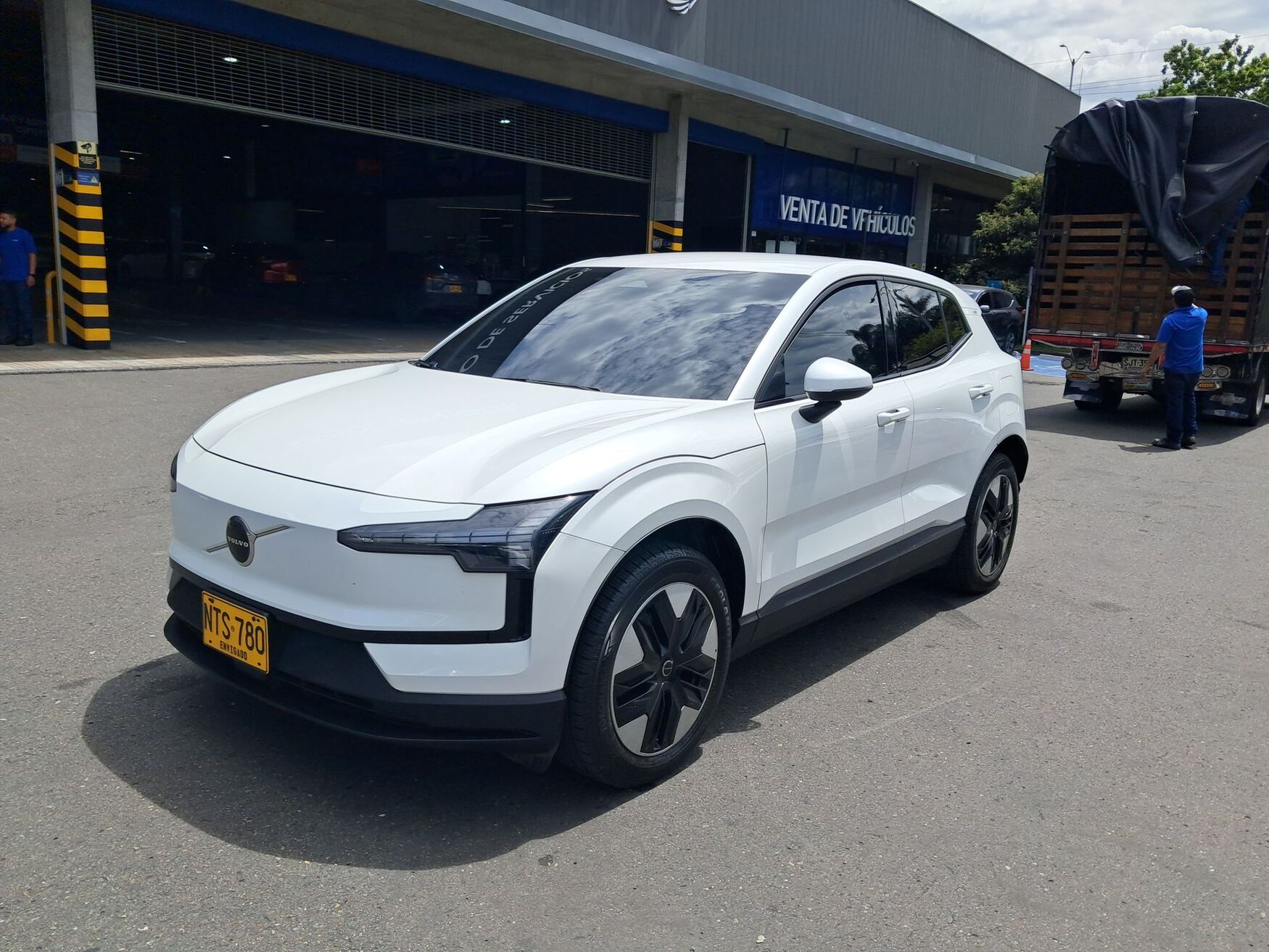 VOLVO XC30 2024