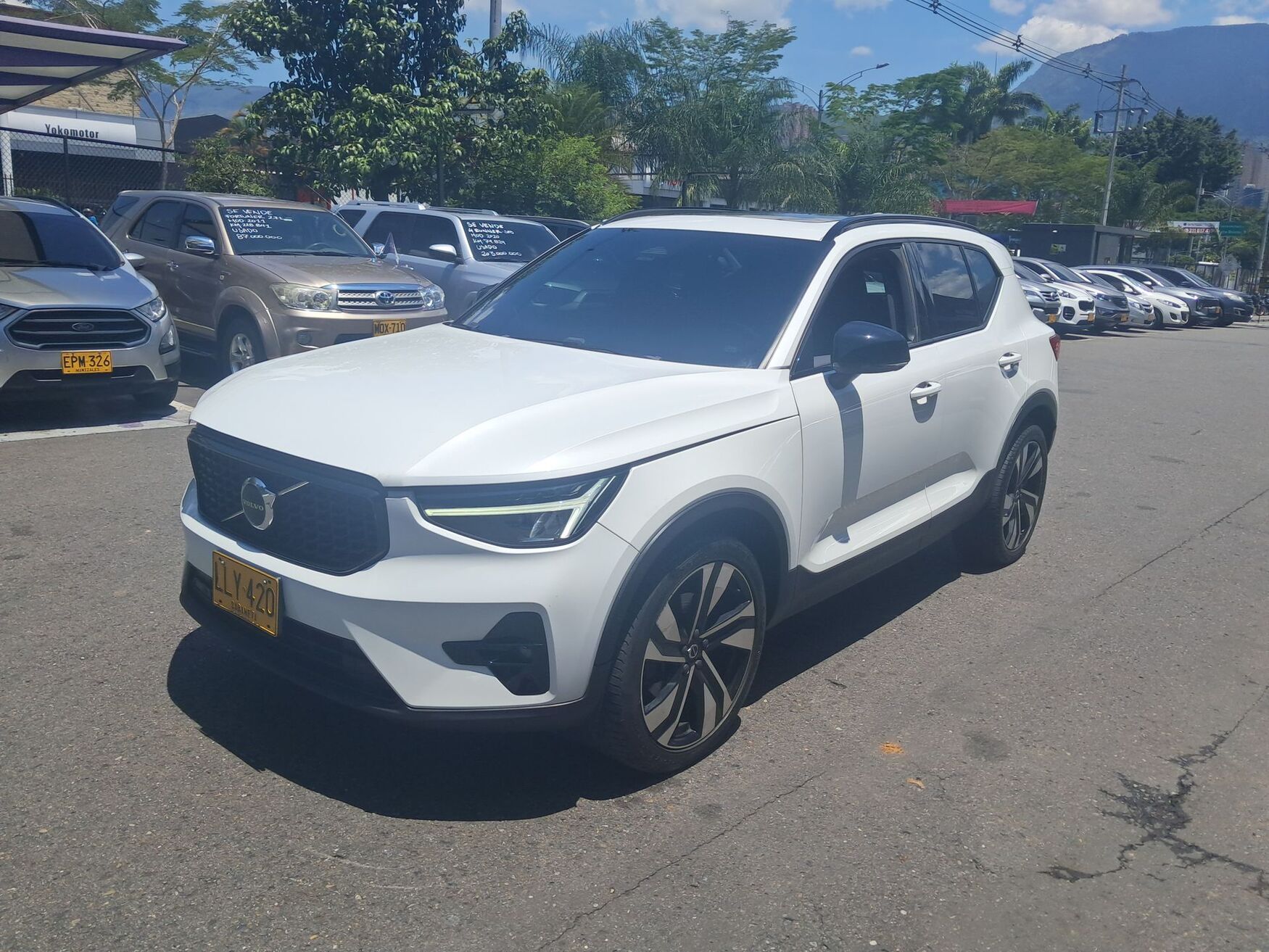 VOLVO XC40 2023