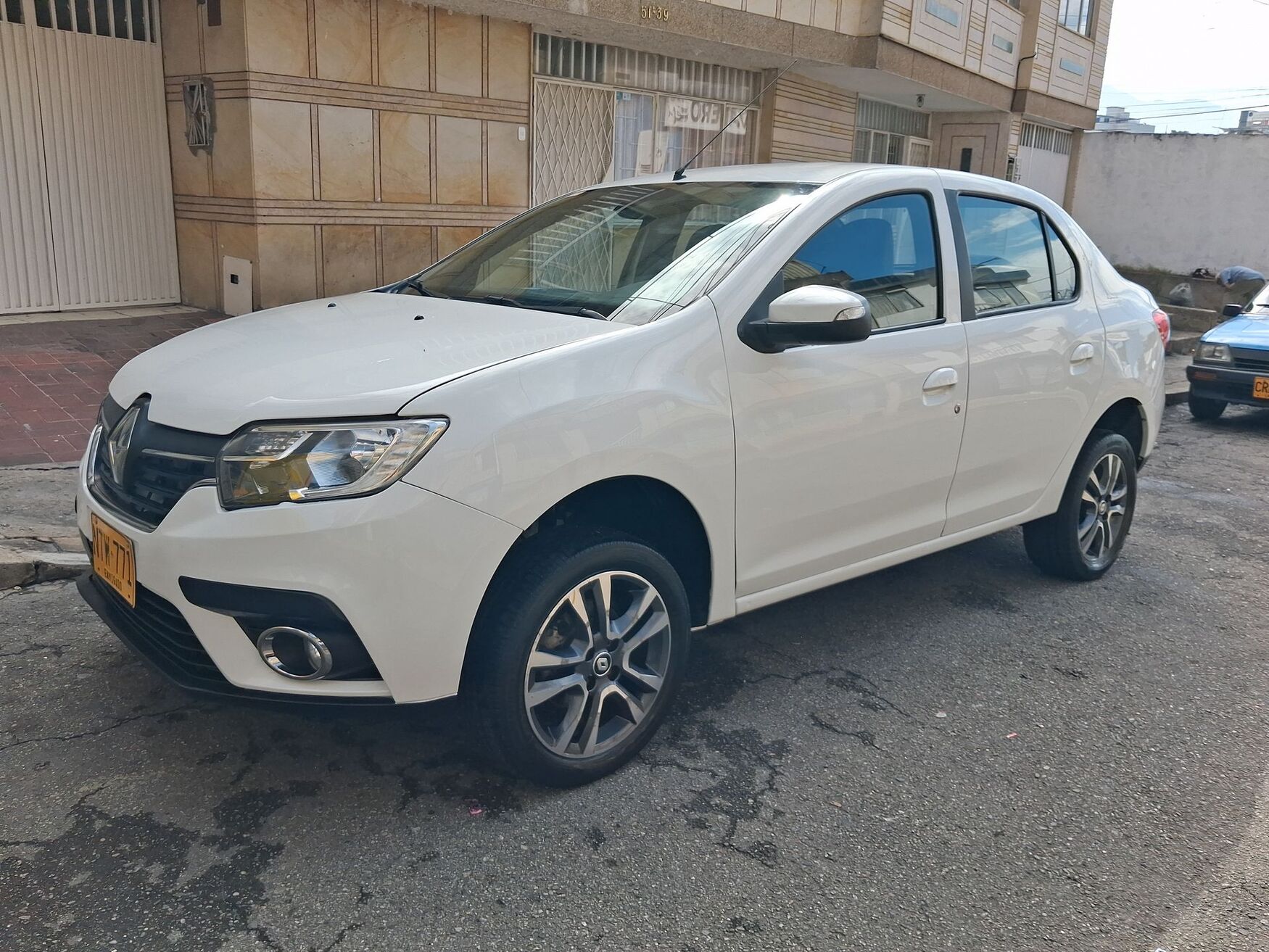 RENAULT LOGAN 2024