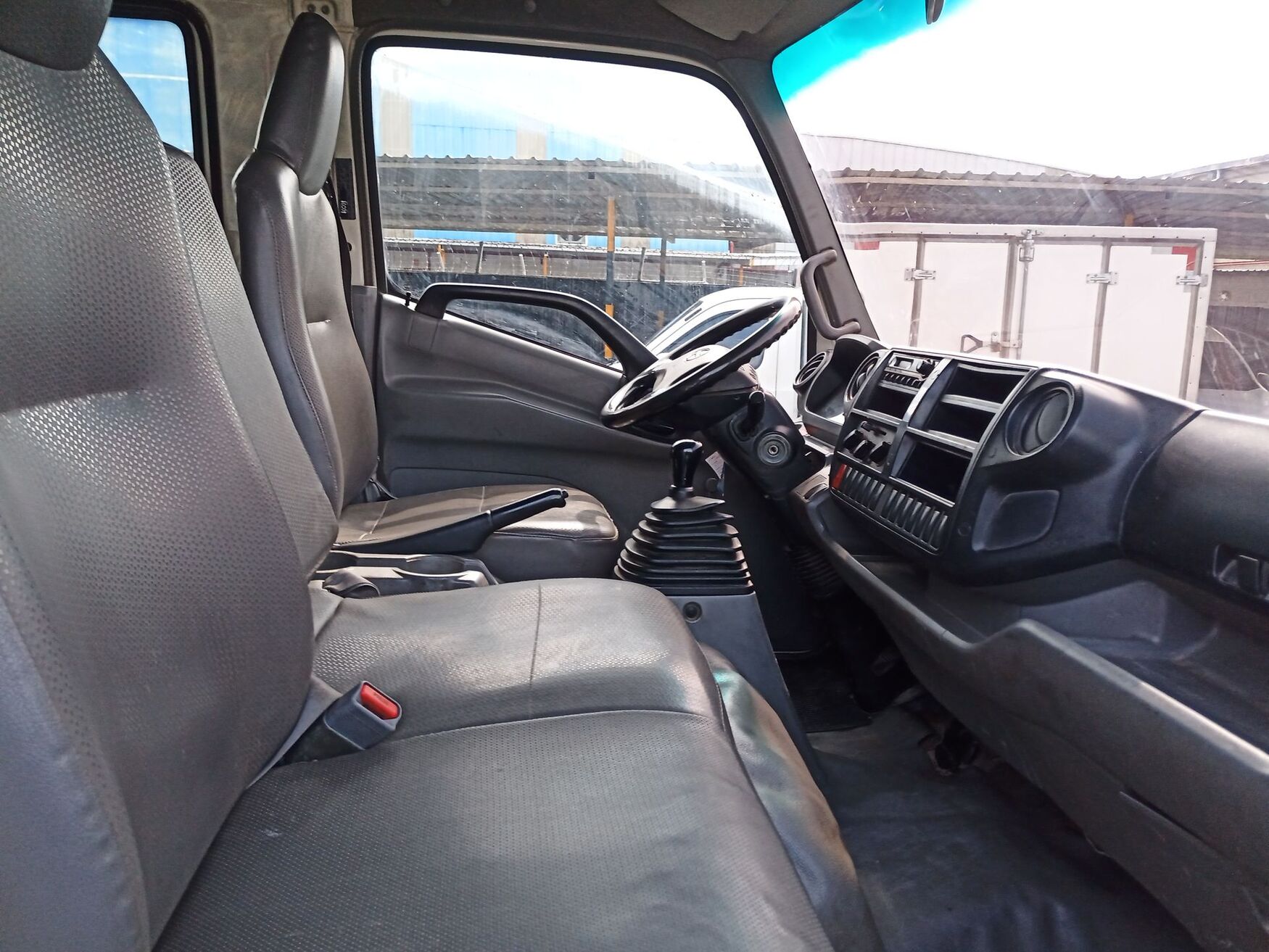 HINO DUTRO 2016