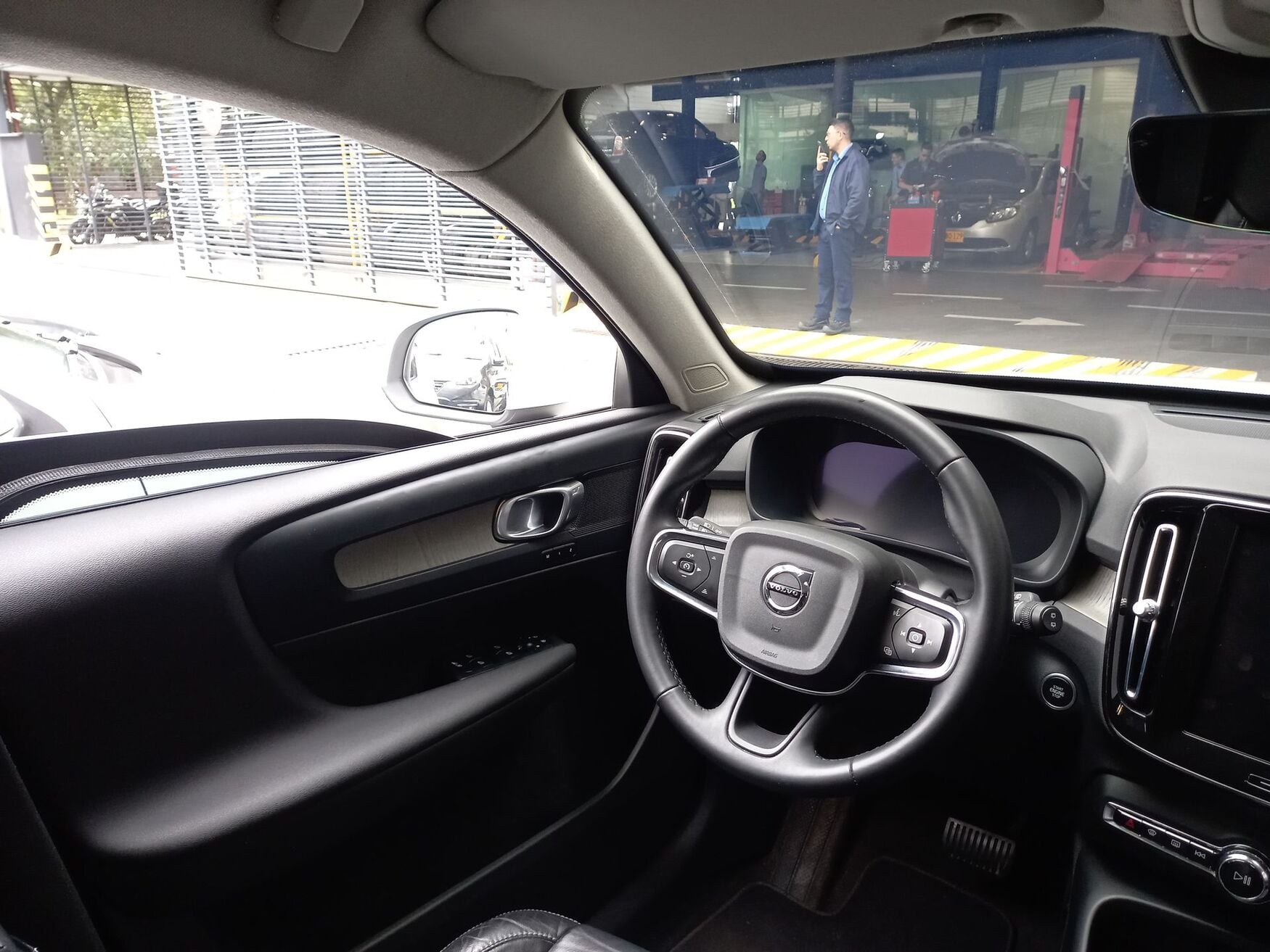 VOLVO XC40 2023