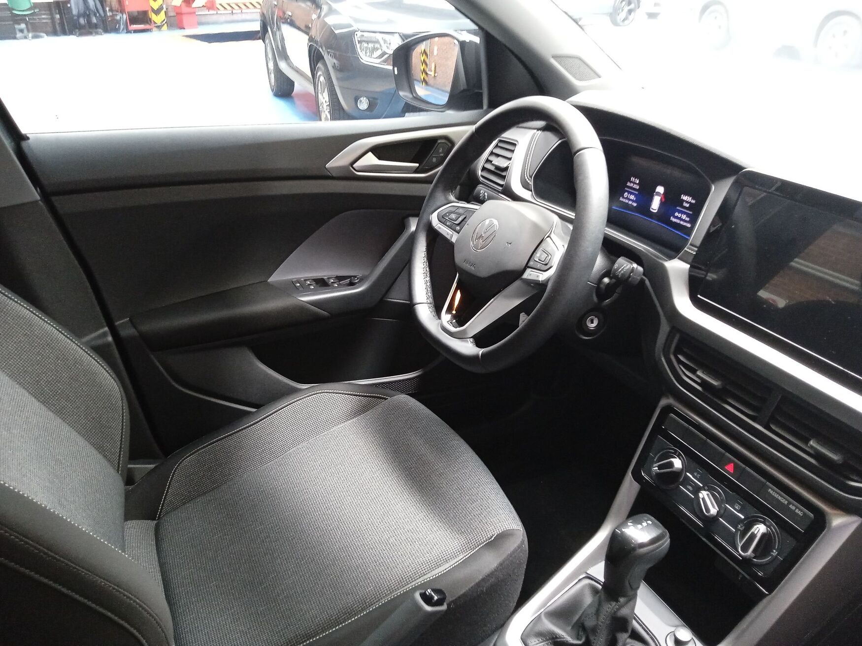 VOLKSWAGEN T-CROSS 2025