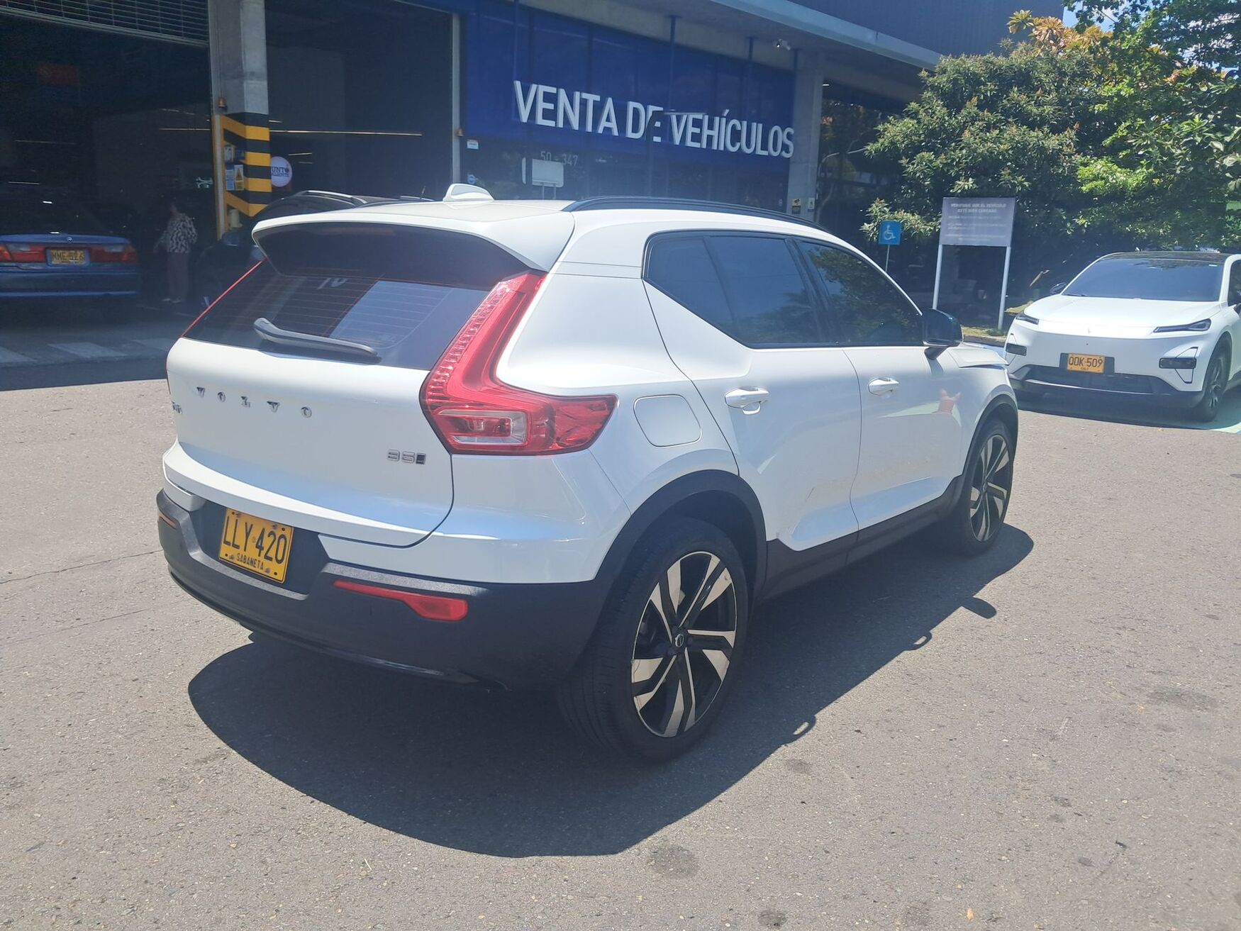 VOLVO XC40 2023