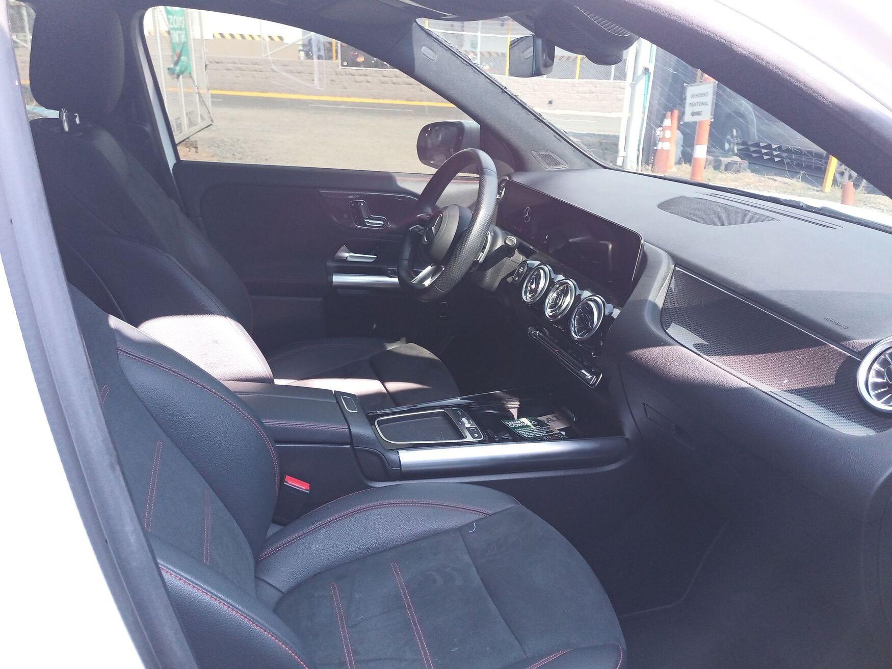 MERCEDES-BENZ GLA250 2025