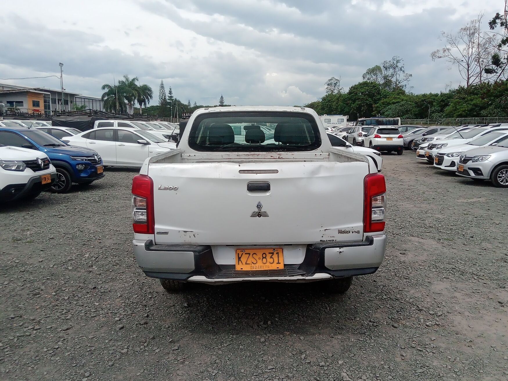 MITSUBISHI L200 2023