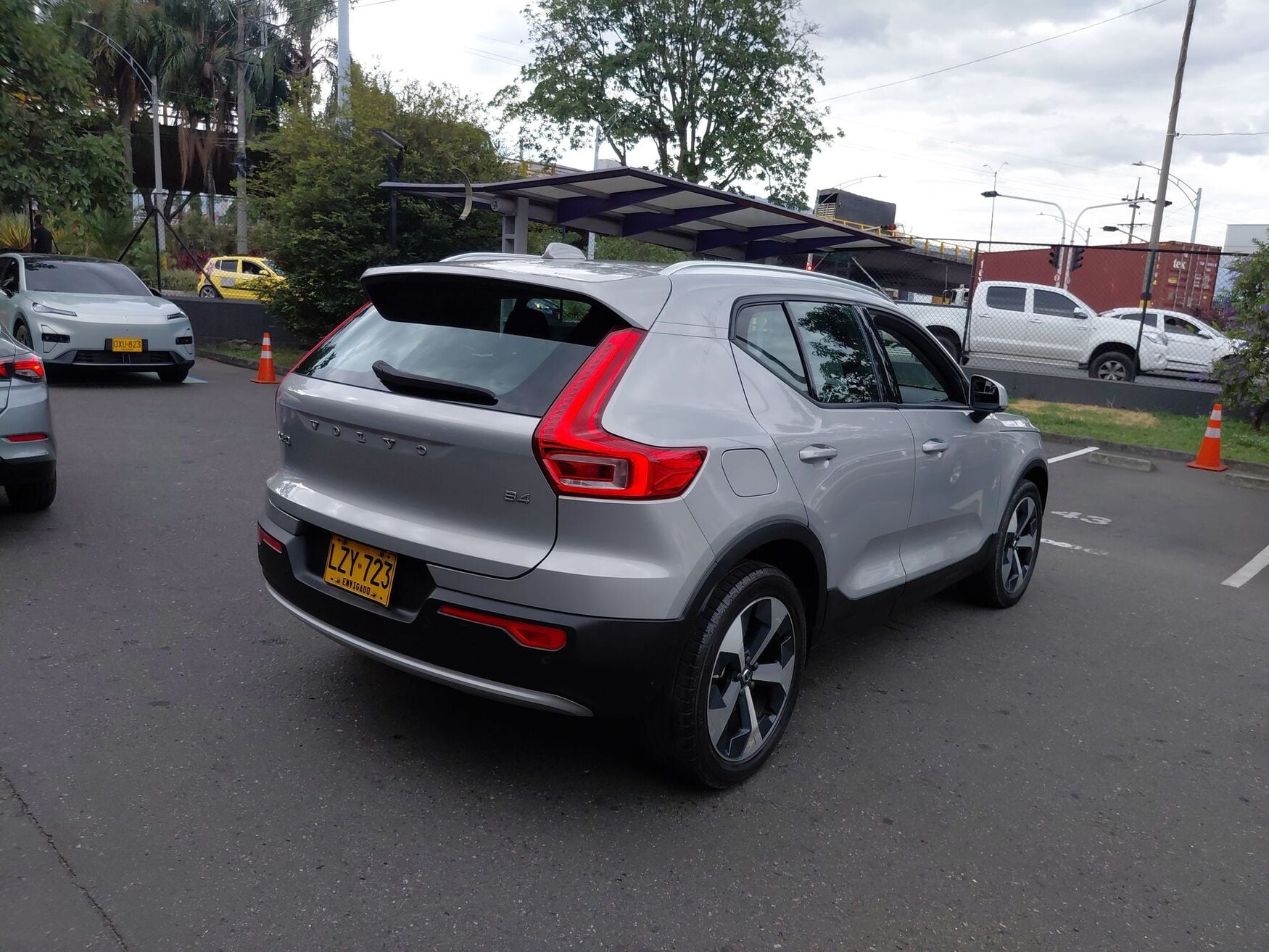 VOLVO XC40 2023