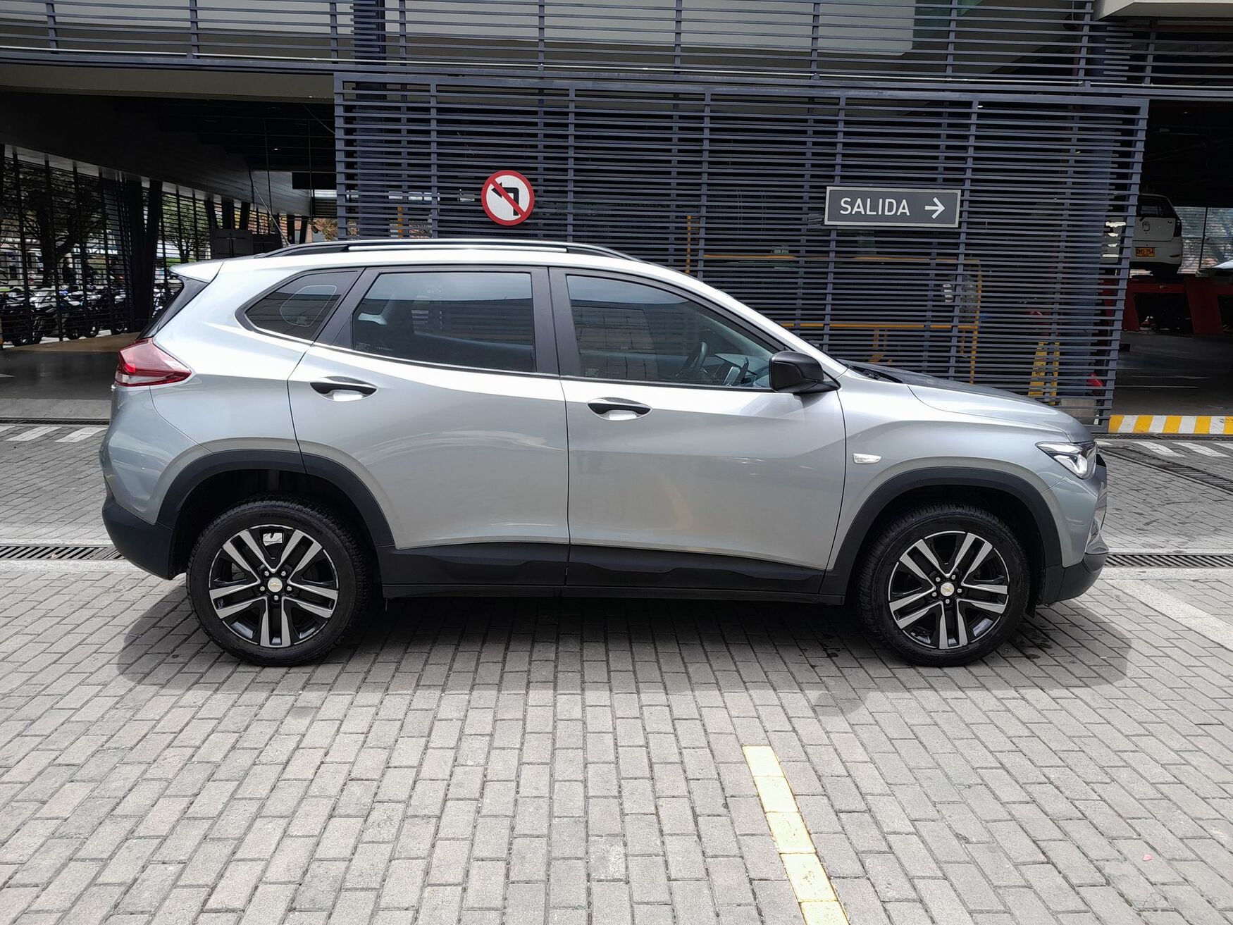 CHEVROLET TRACKER 2025
