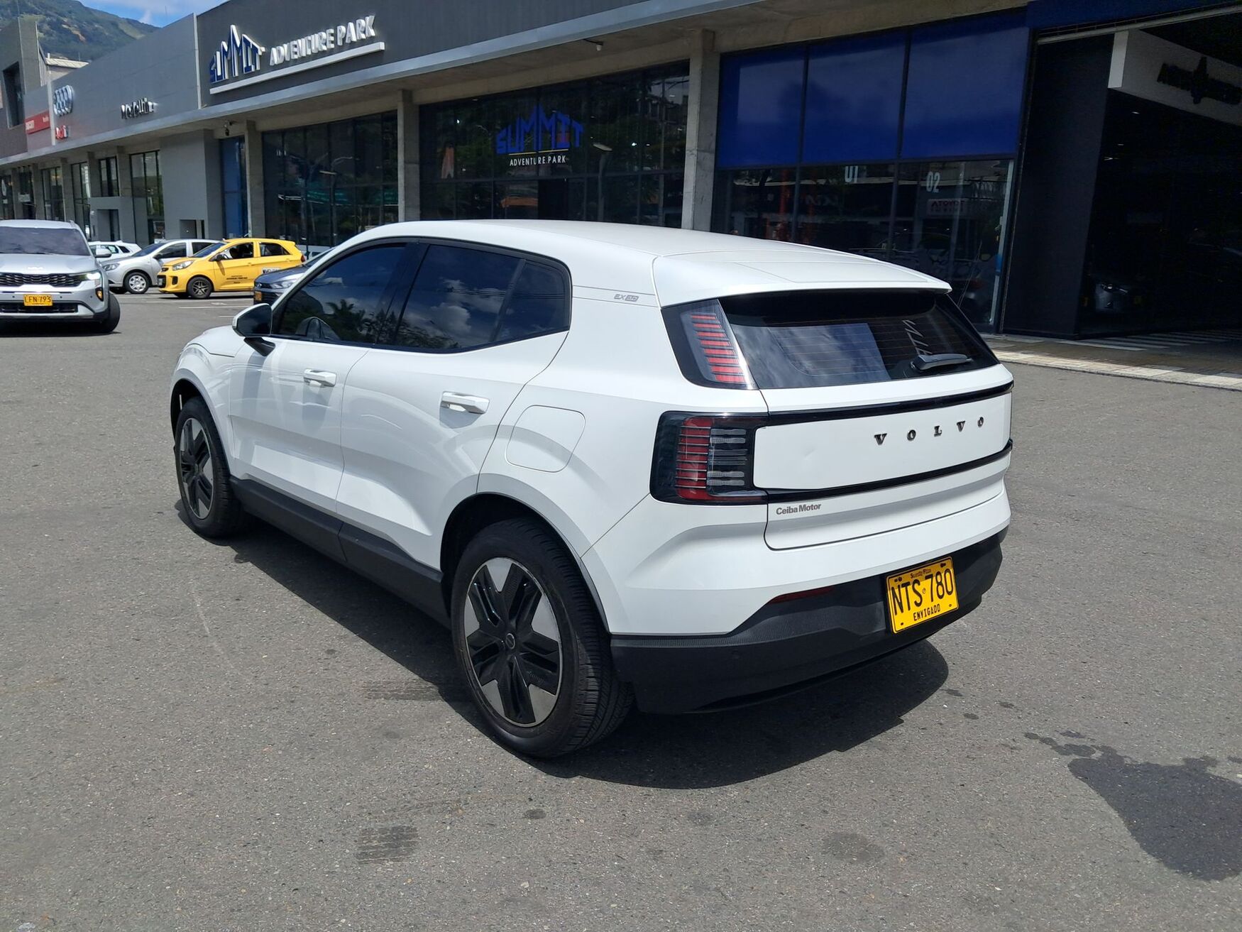 VOLVO XC30 2024