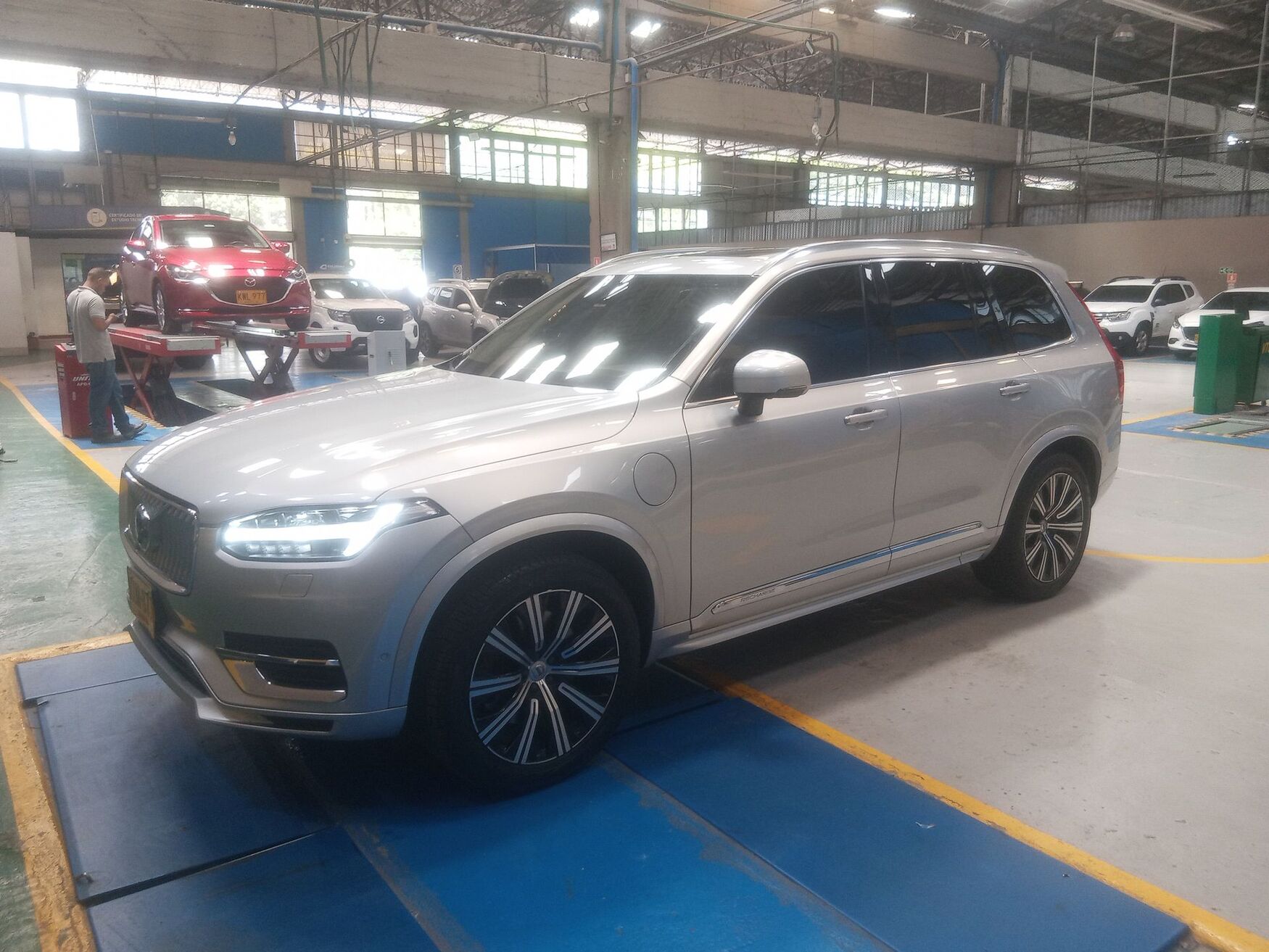VOLVO XC90 2021