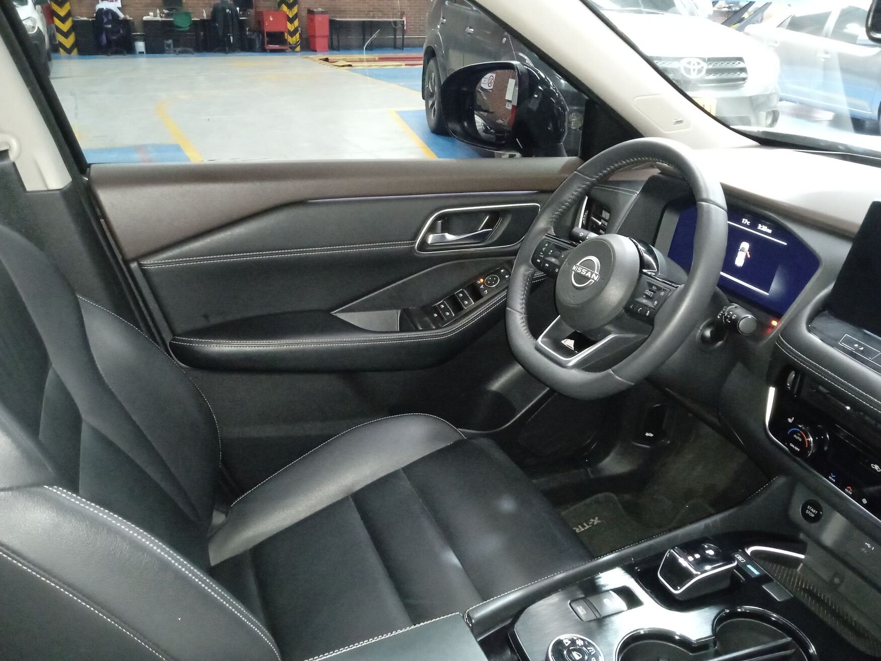 NISSAN X-TRAIL 2025