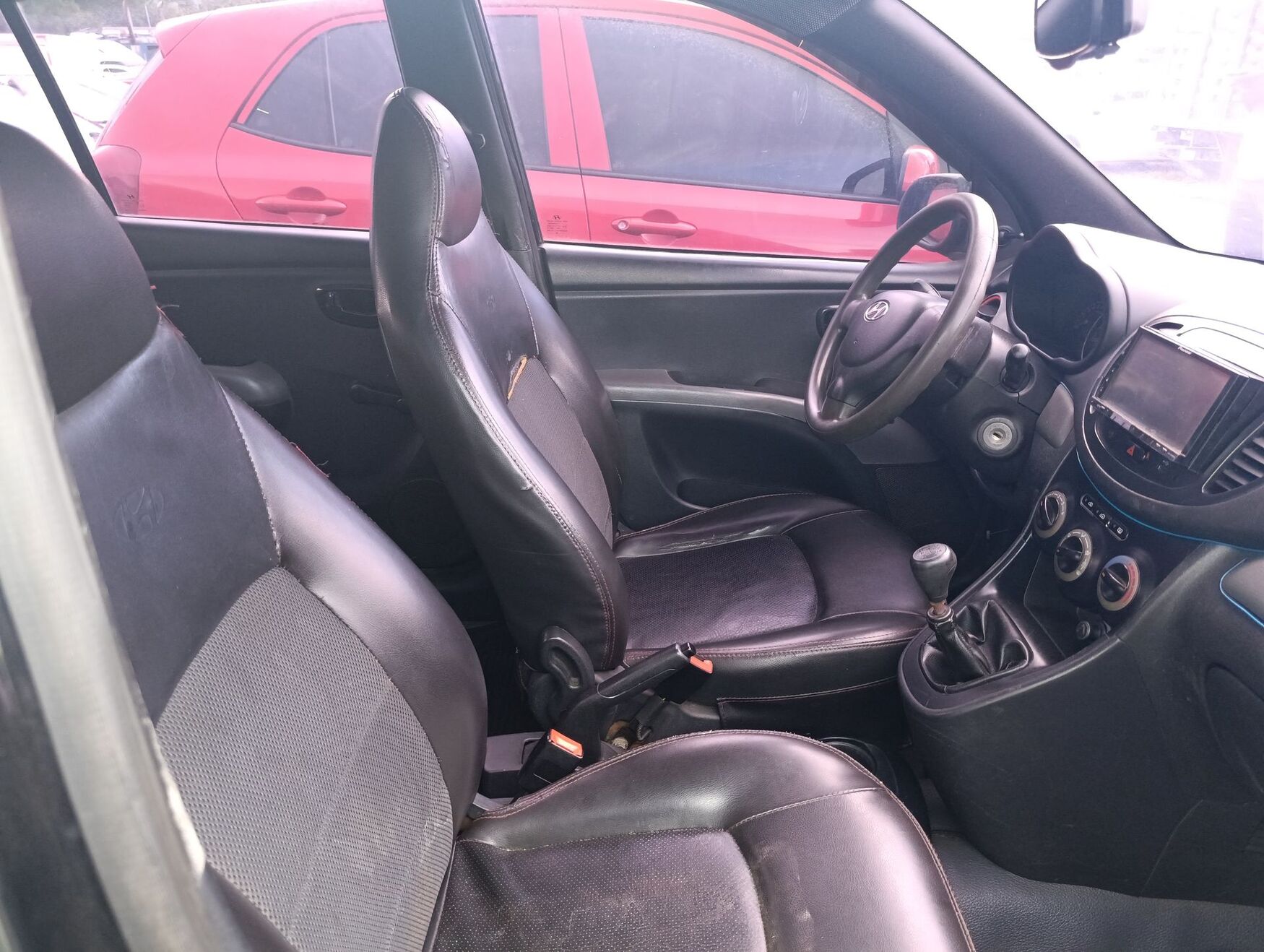 HYUNDAI I101100 2013