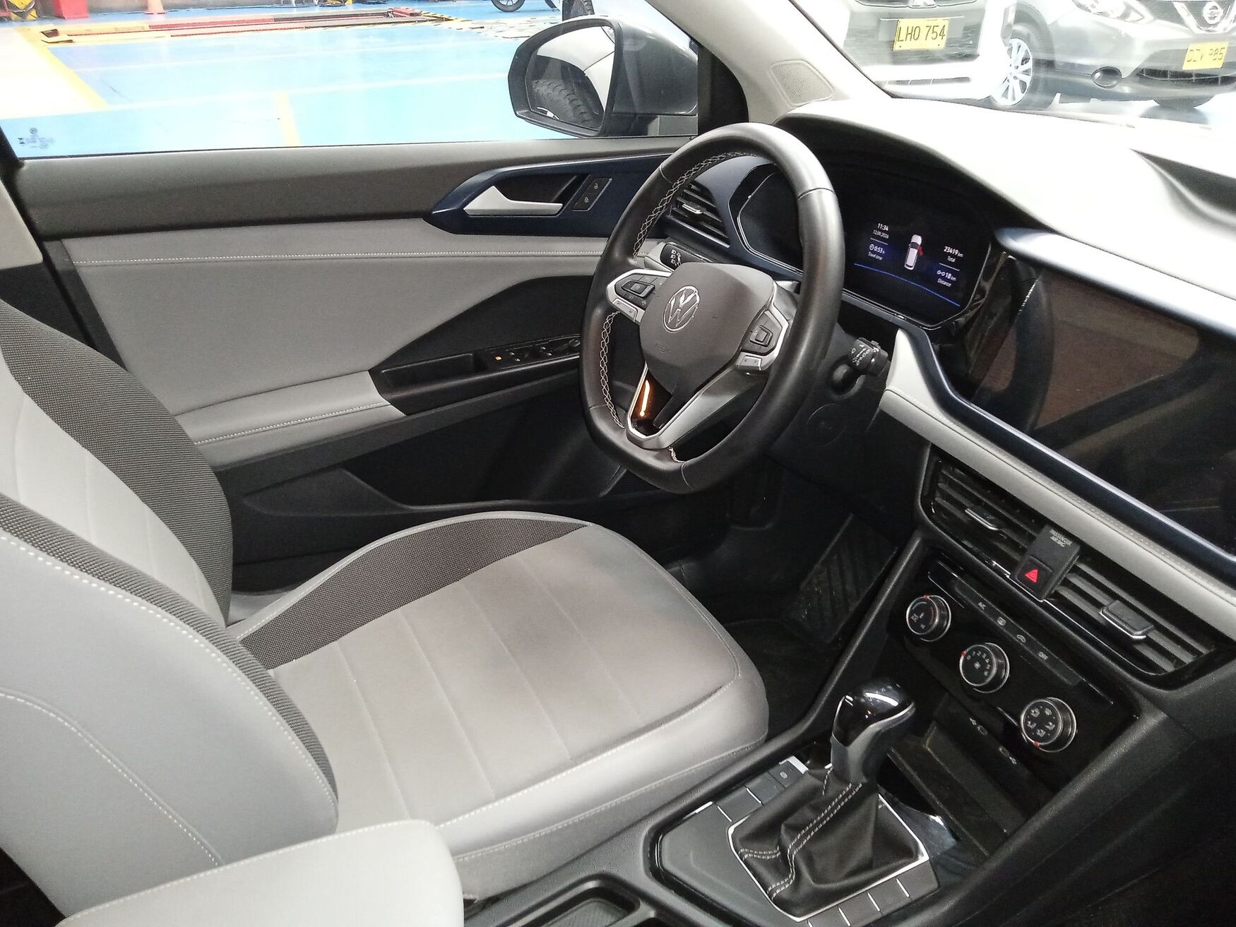 VOLKSWAGEN TAOS 2024