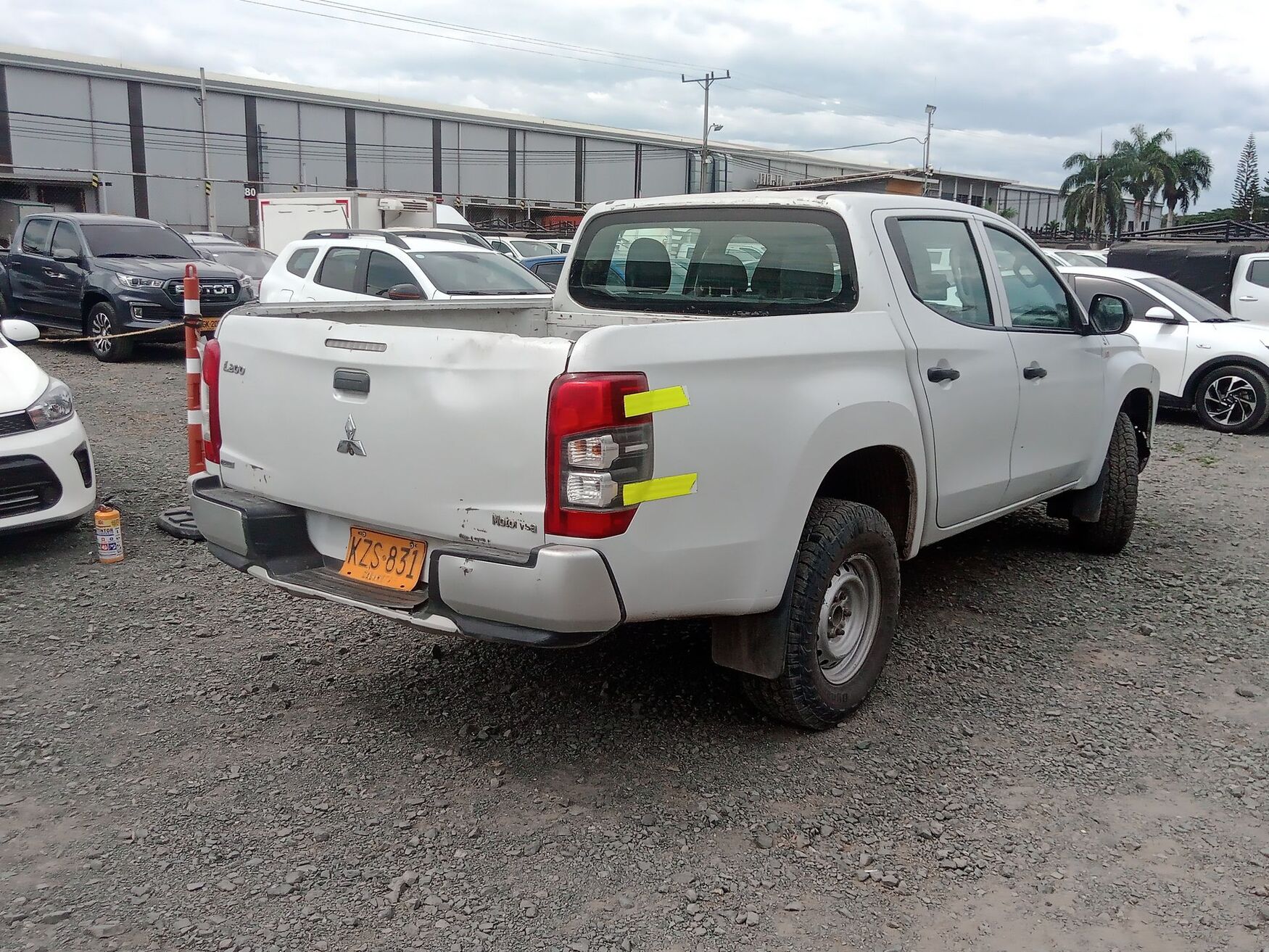 MITSUBISHI L200 2023