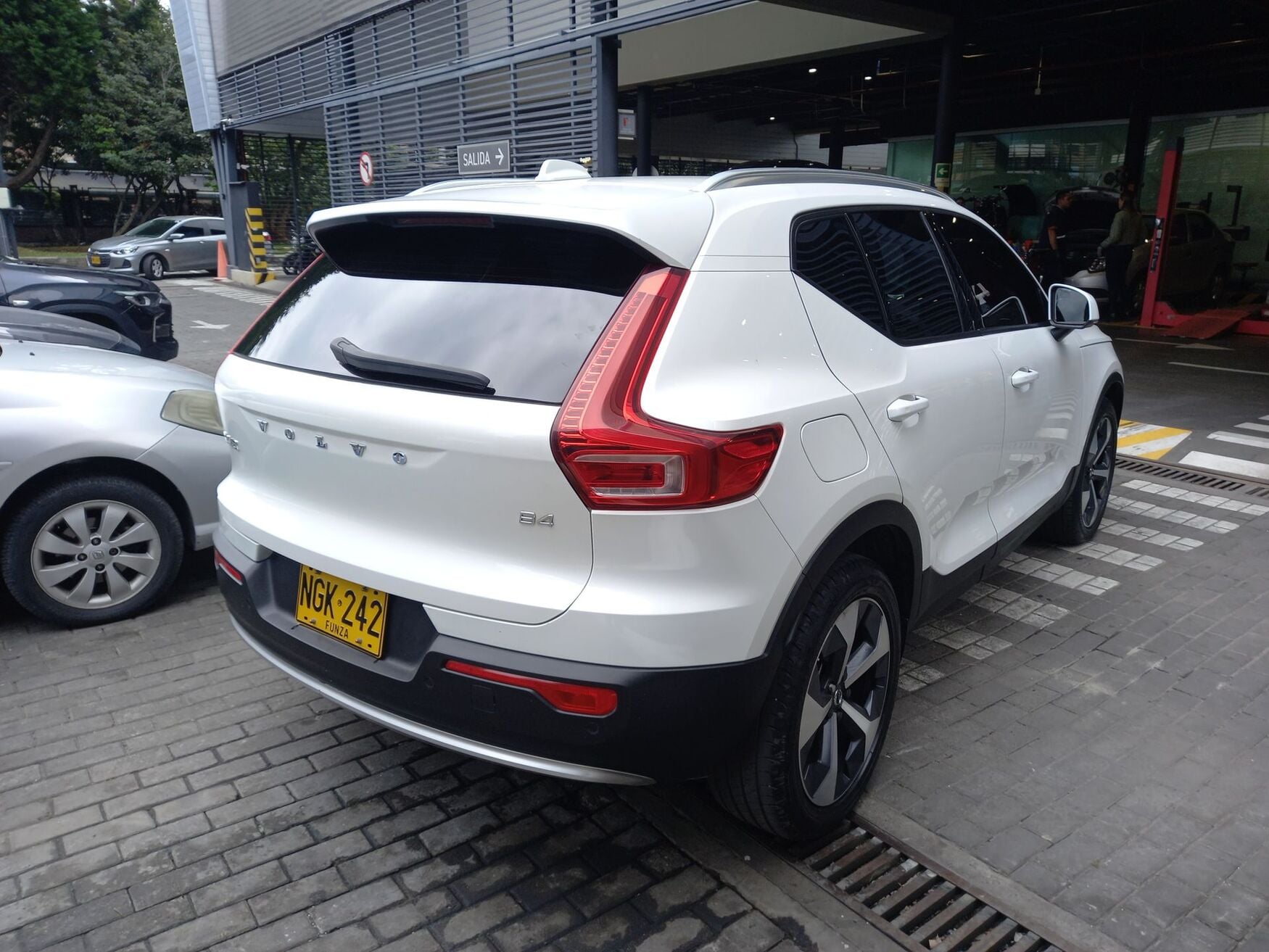 VOLVO XC40 2023