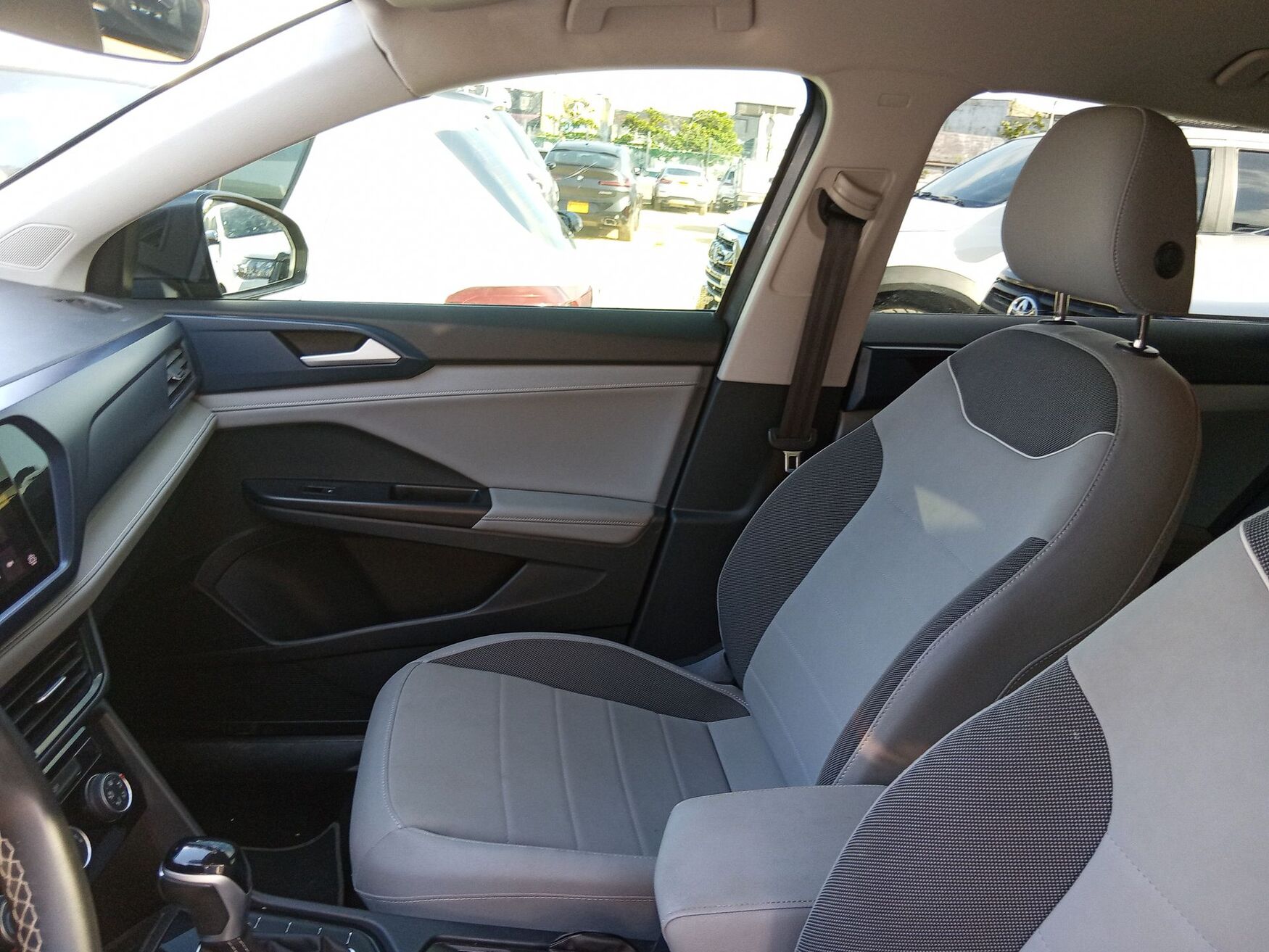 VOLKSWAGEN TAOS 2024