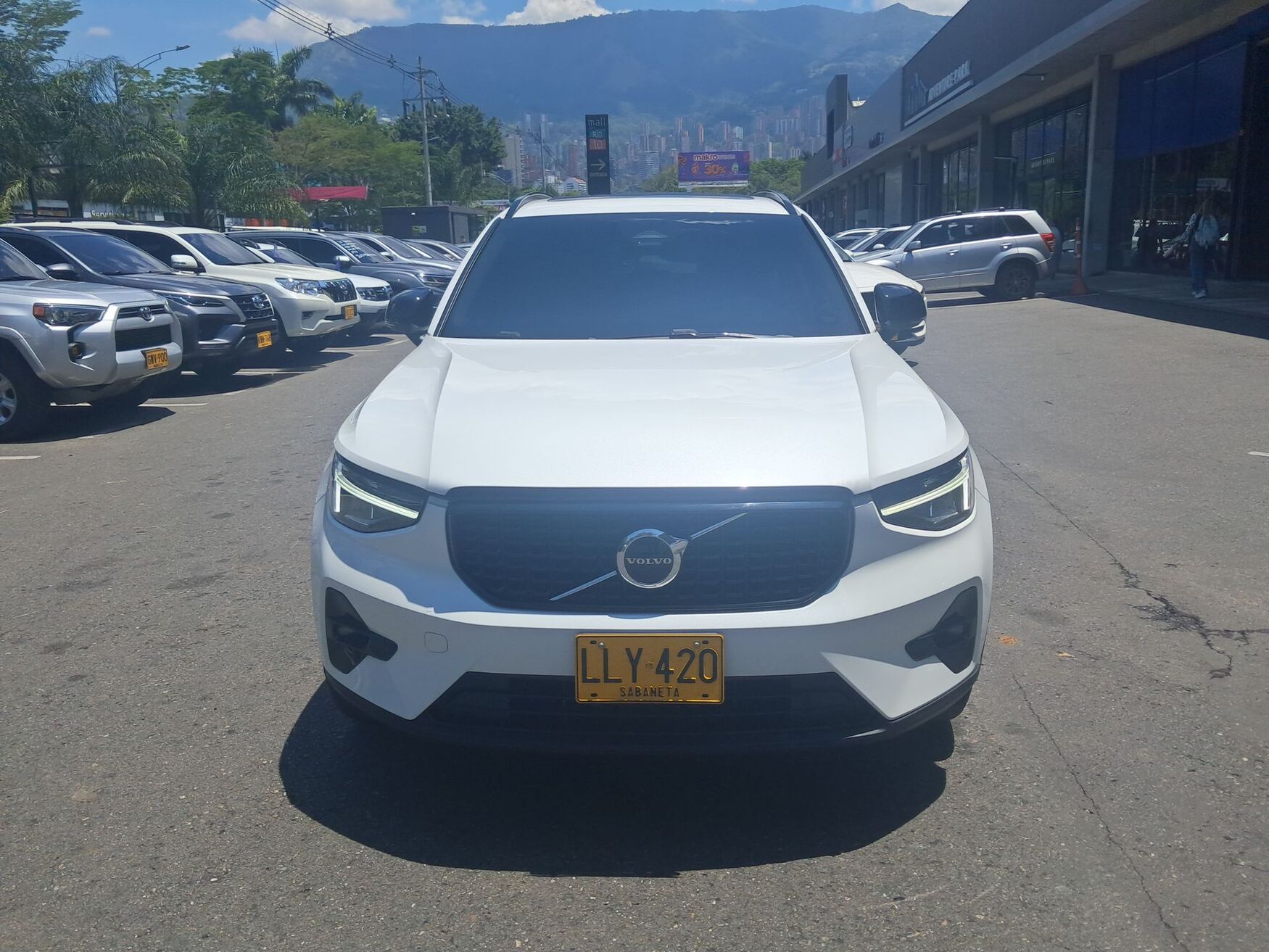 VOLVO XC40 2023