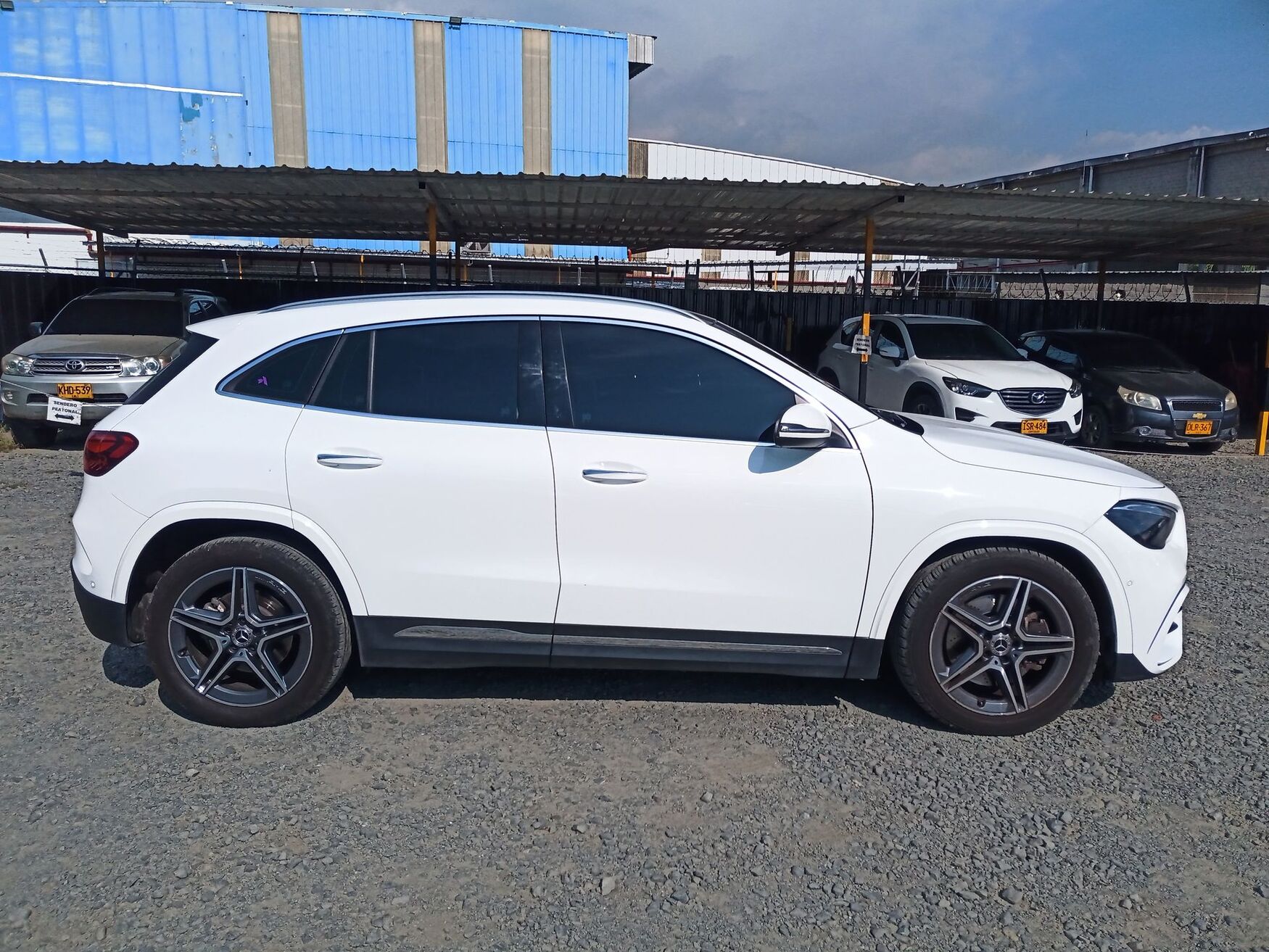 MERCEDES-BENZ GLA250 2025