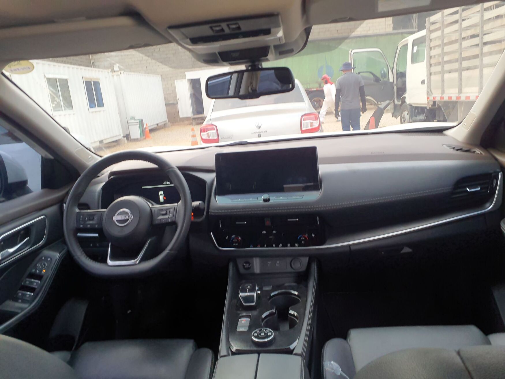 NISSAN X-TRAIL 2025