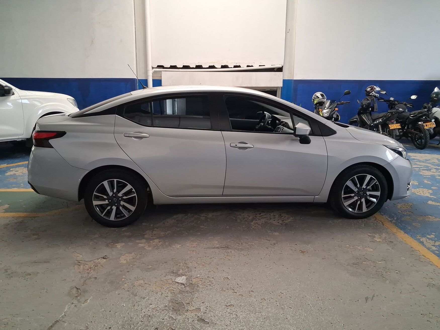 NISSAN VERSA 2025