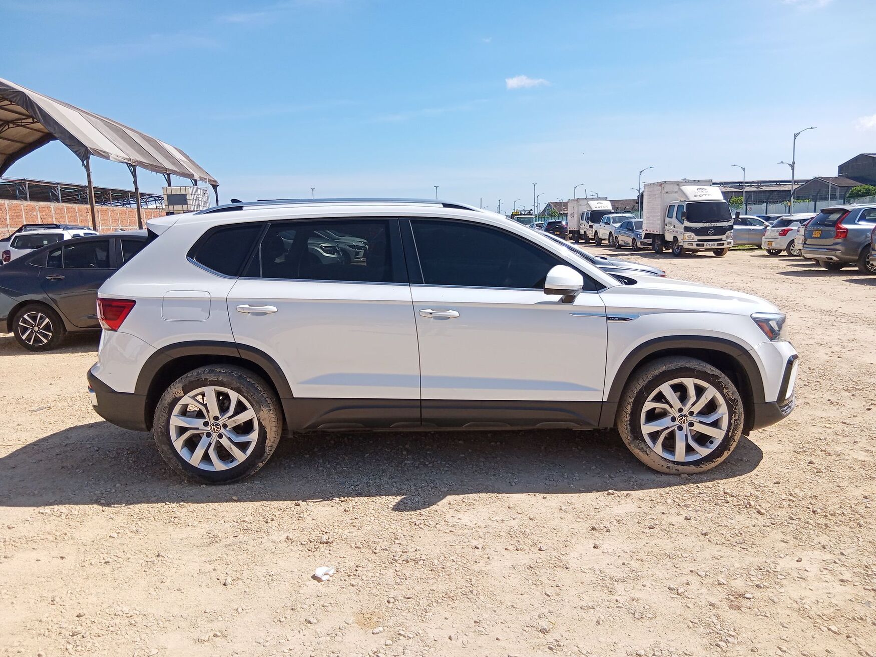 VOLKSWAGEN TAOS 2024