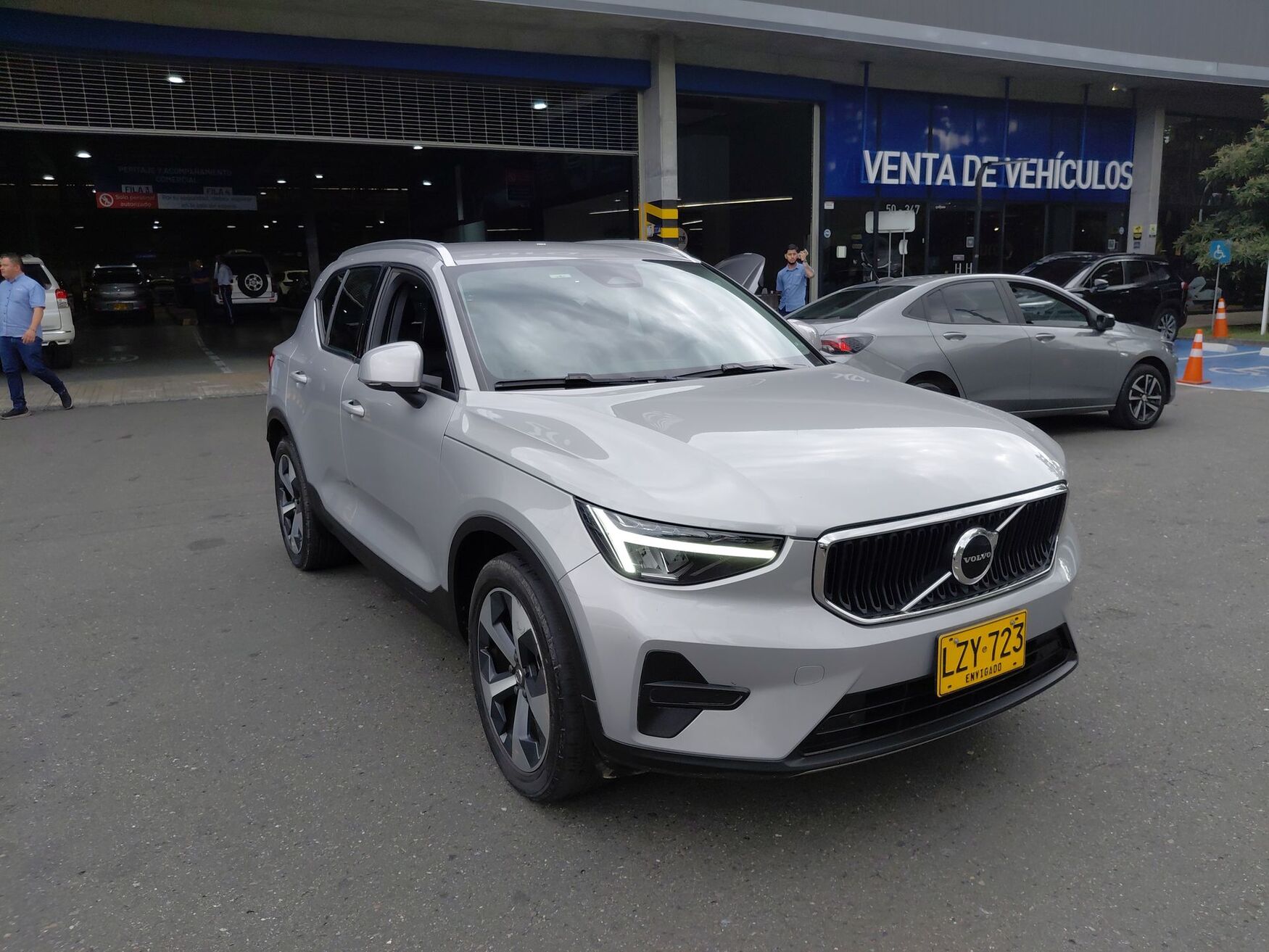 VOLVO XC40 2023
