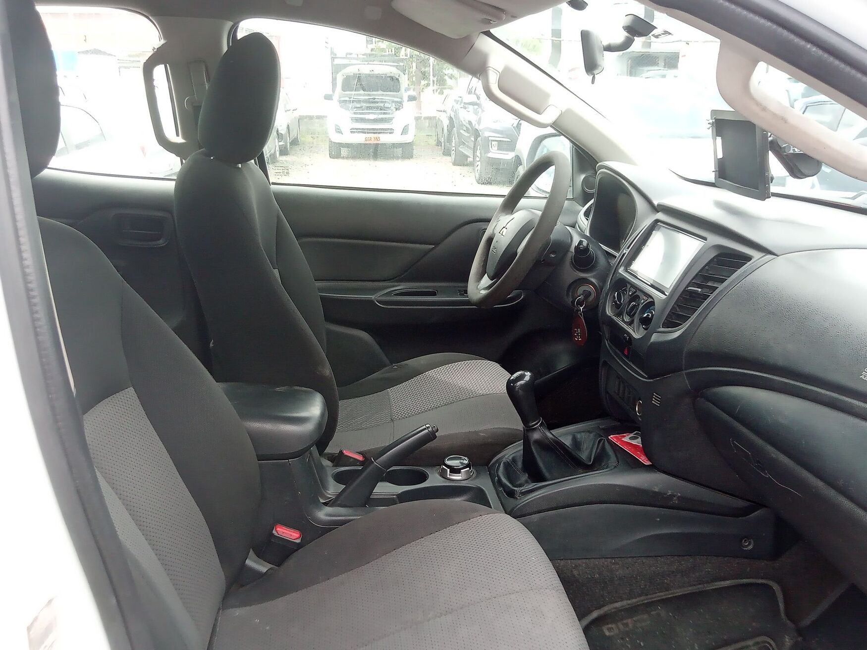 MITSUBISHI L200 2023