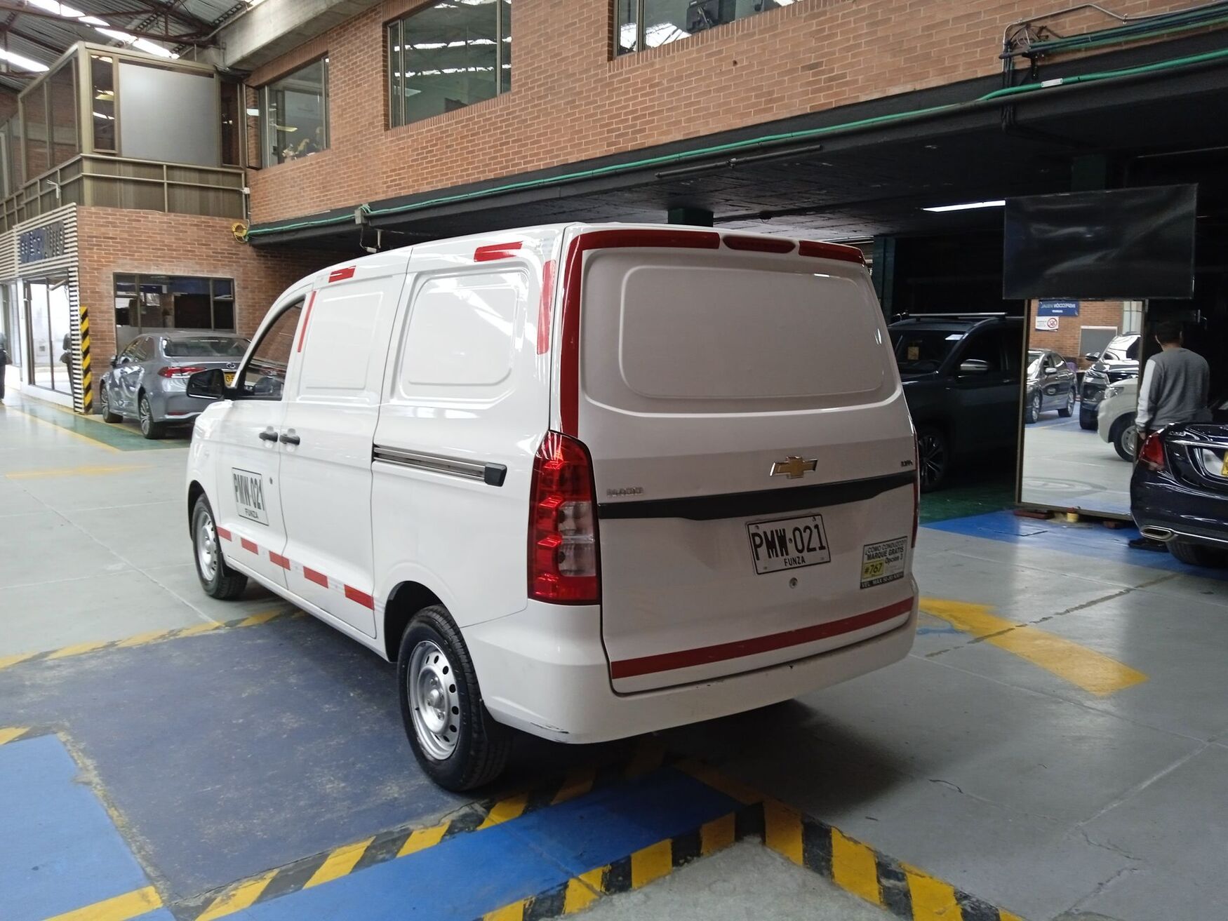 CHEVROLET N400 2025