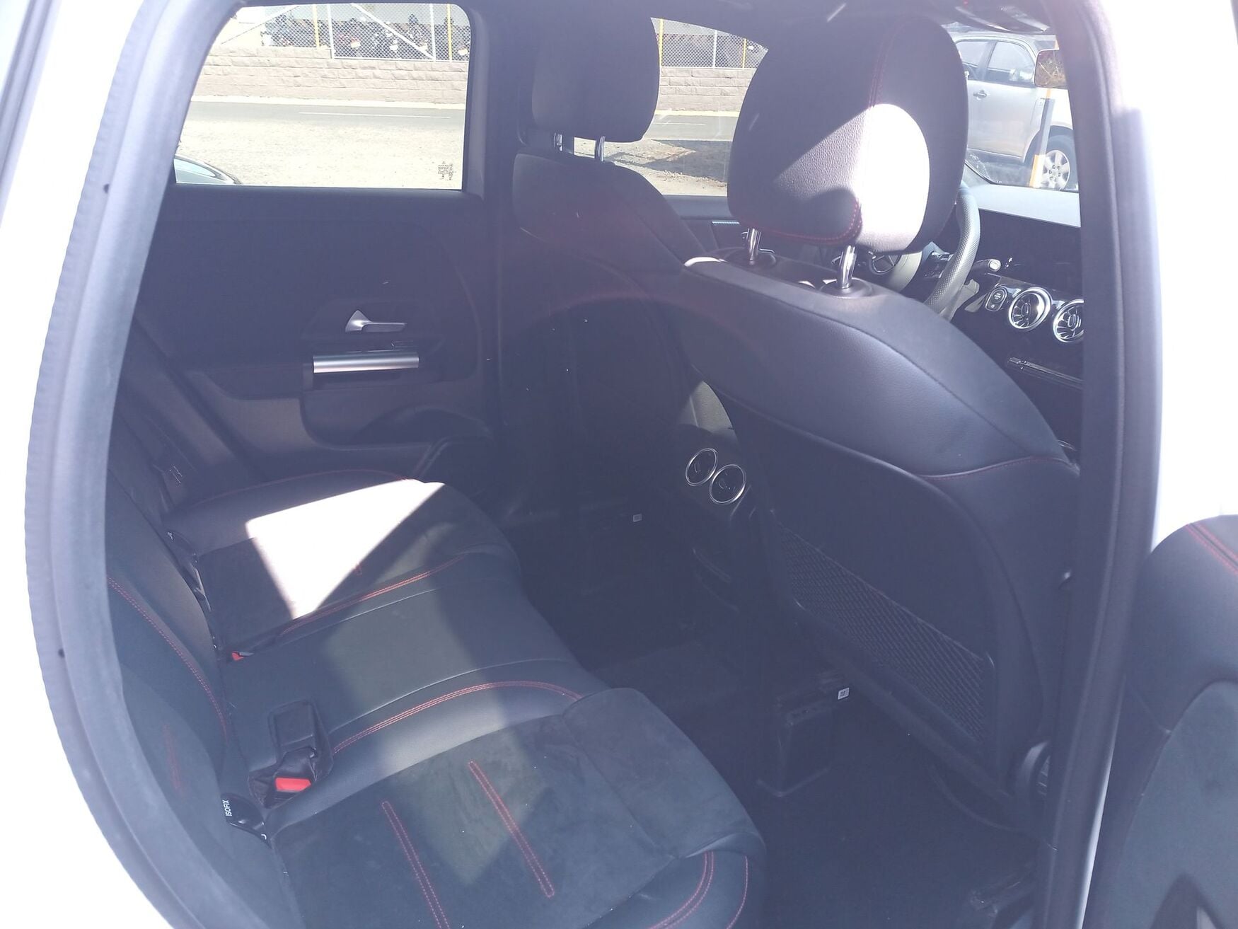 MERCEDES-BENZ GLA250 2025